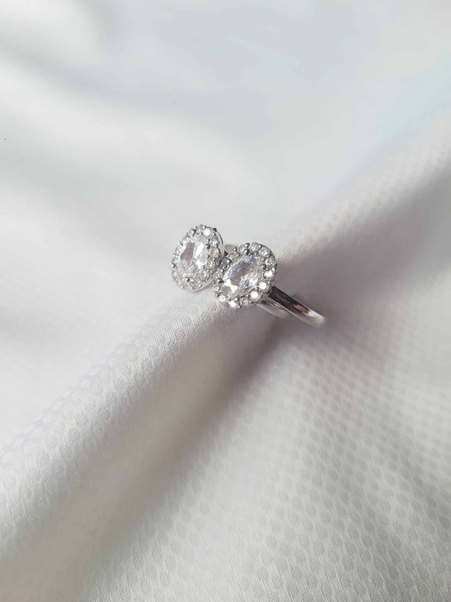 Oval Halo Sparkle 92.5 Silver Toe Rings - Pair