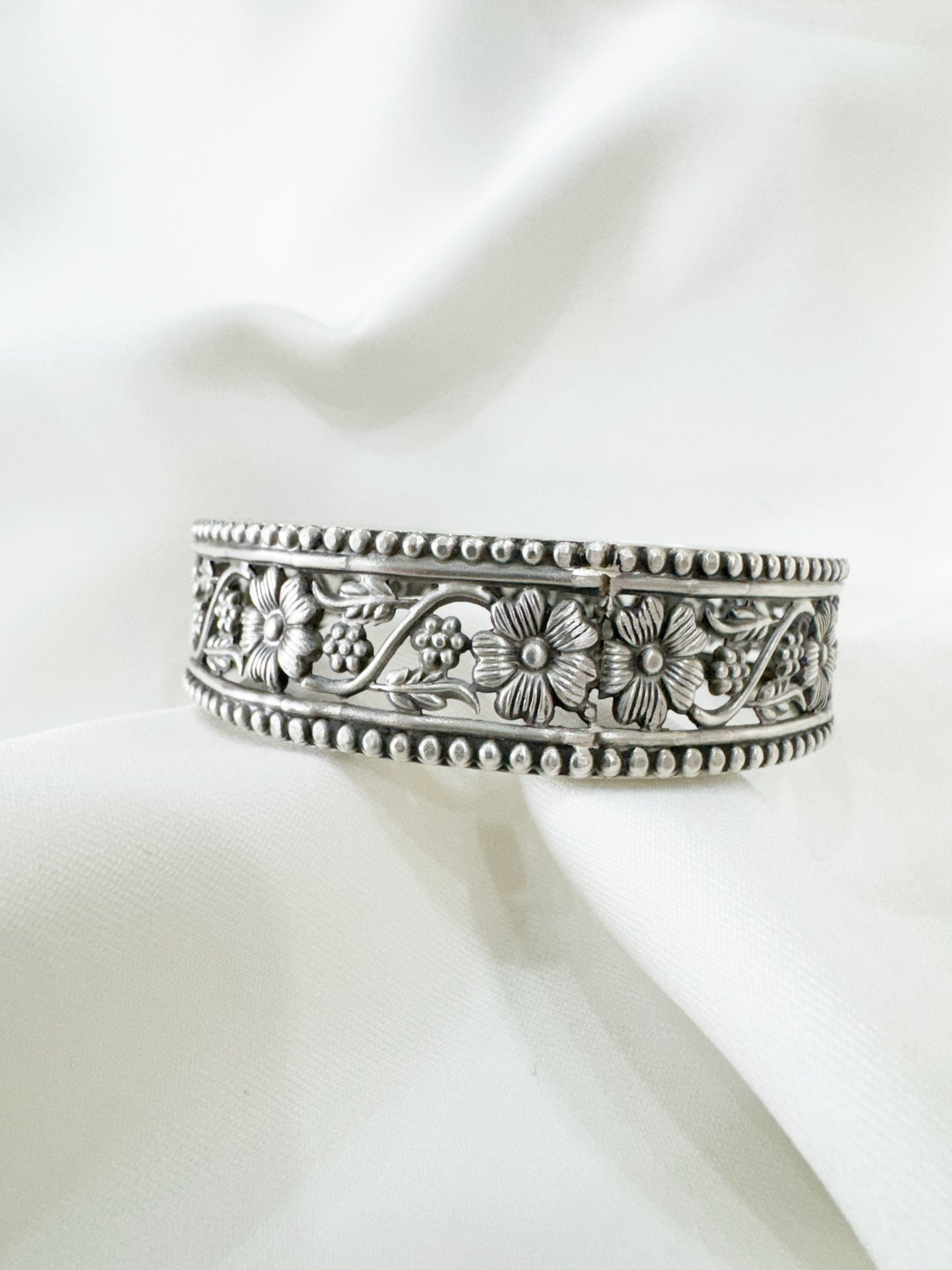 Matte Finish Silver Bold Blossom Kada