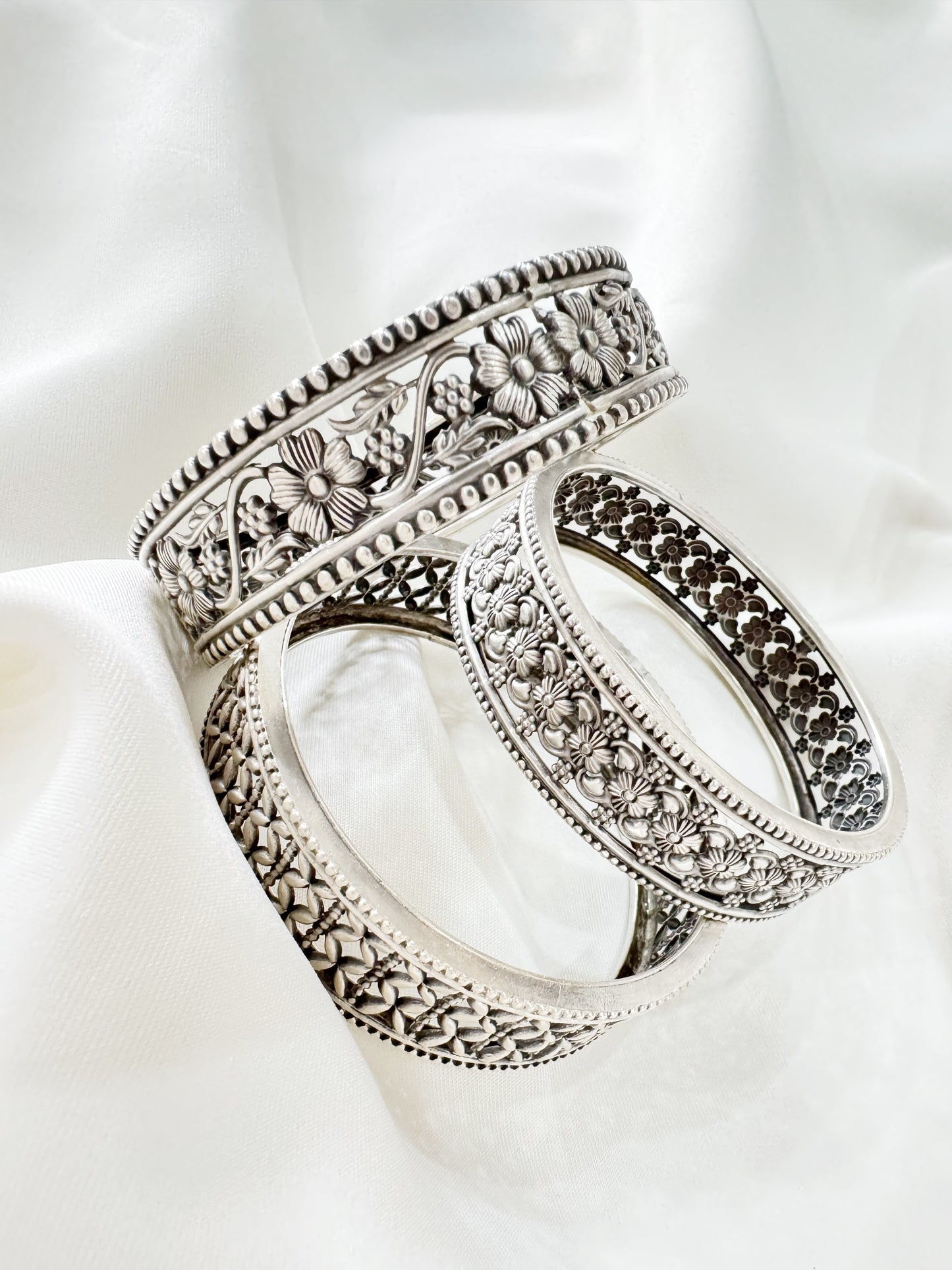 Matte Finish Silver Bold Blossom Kada