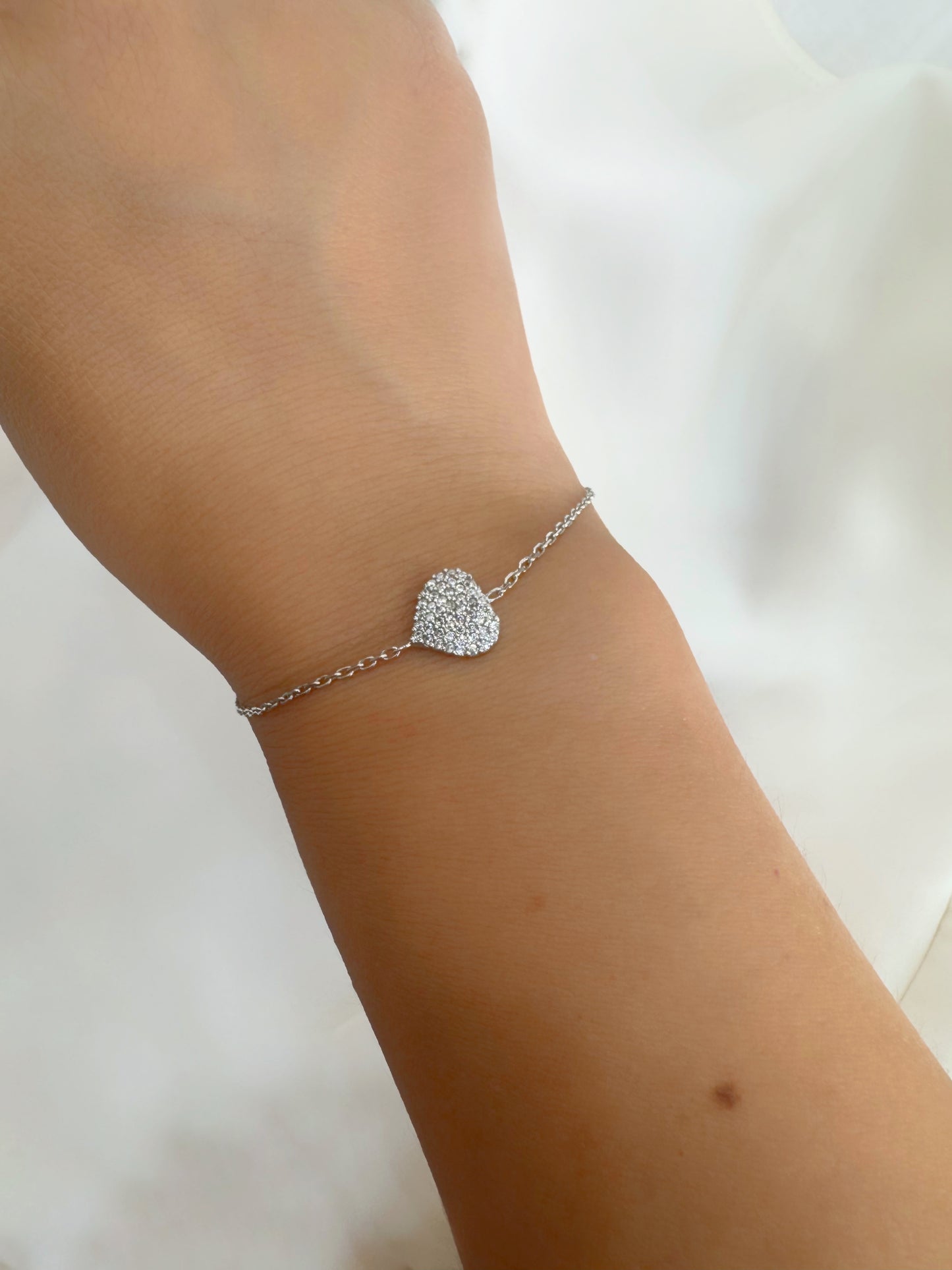 Eira Dilbar – Minimalistic 92.5 Silver Heart Bracelet