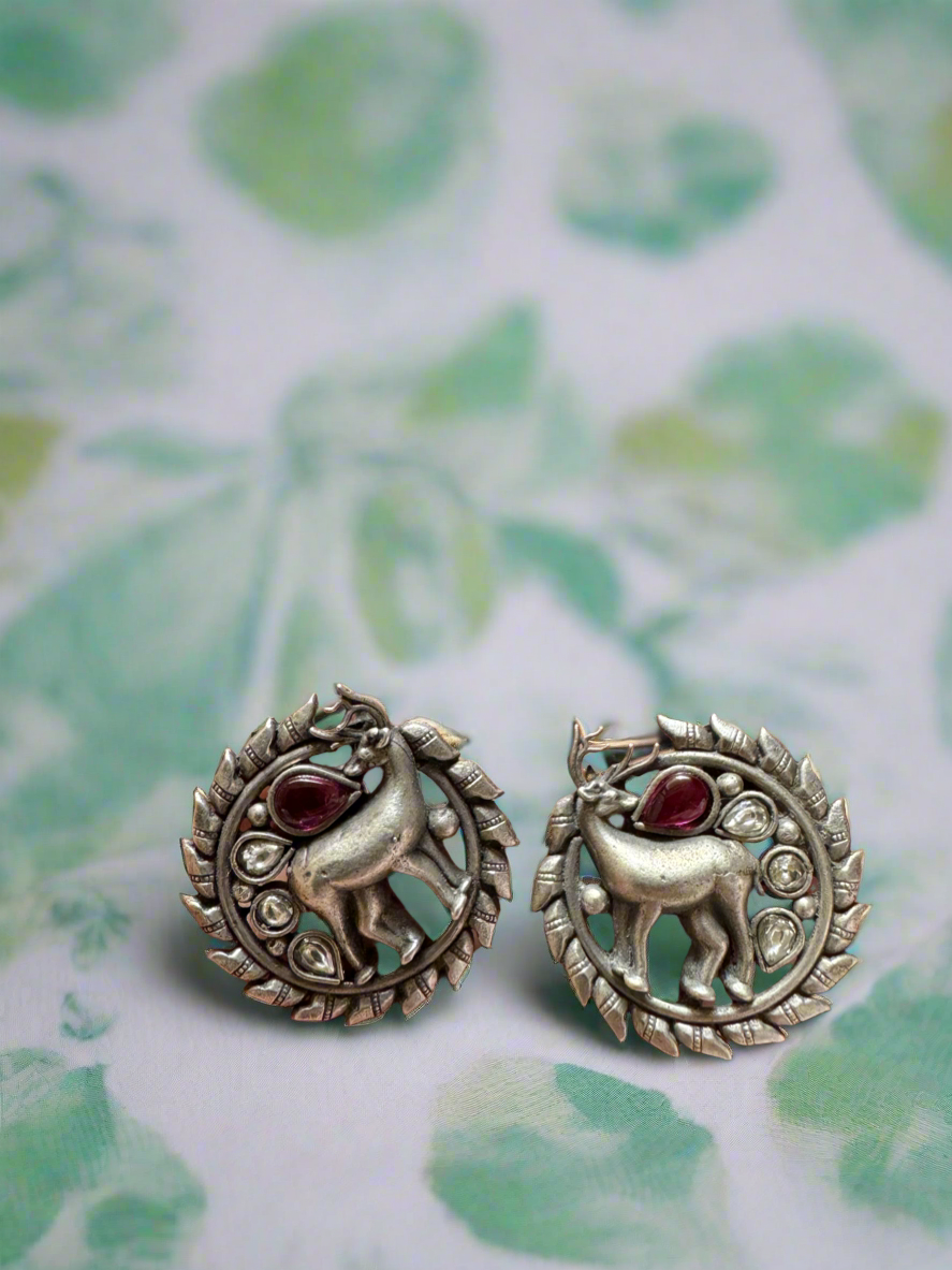 Antique Silver Deer Round Earrings