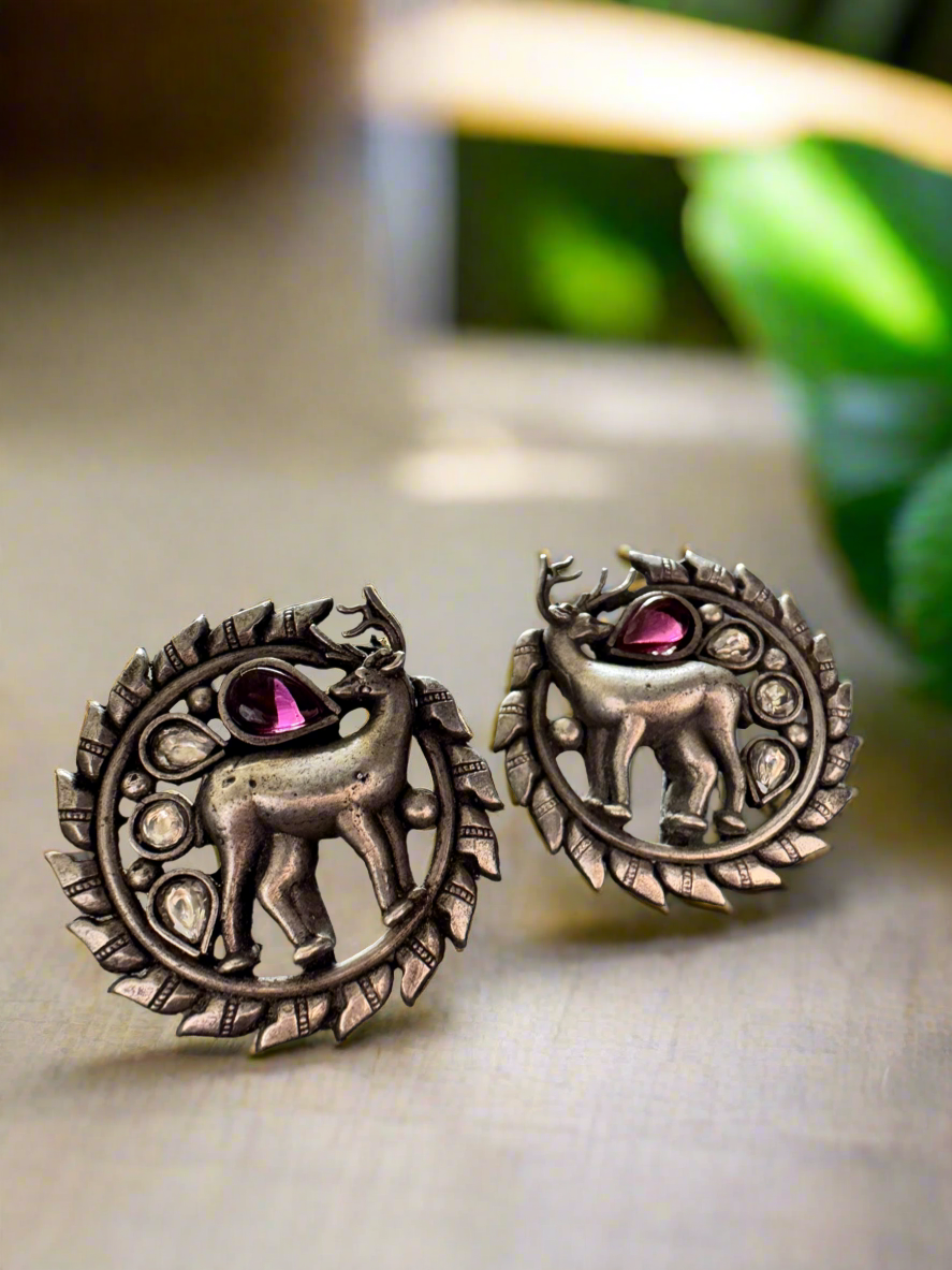 Antique Silver Deer Round Earrings