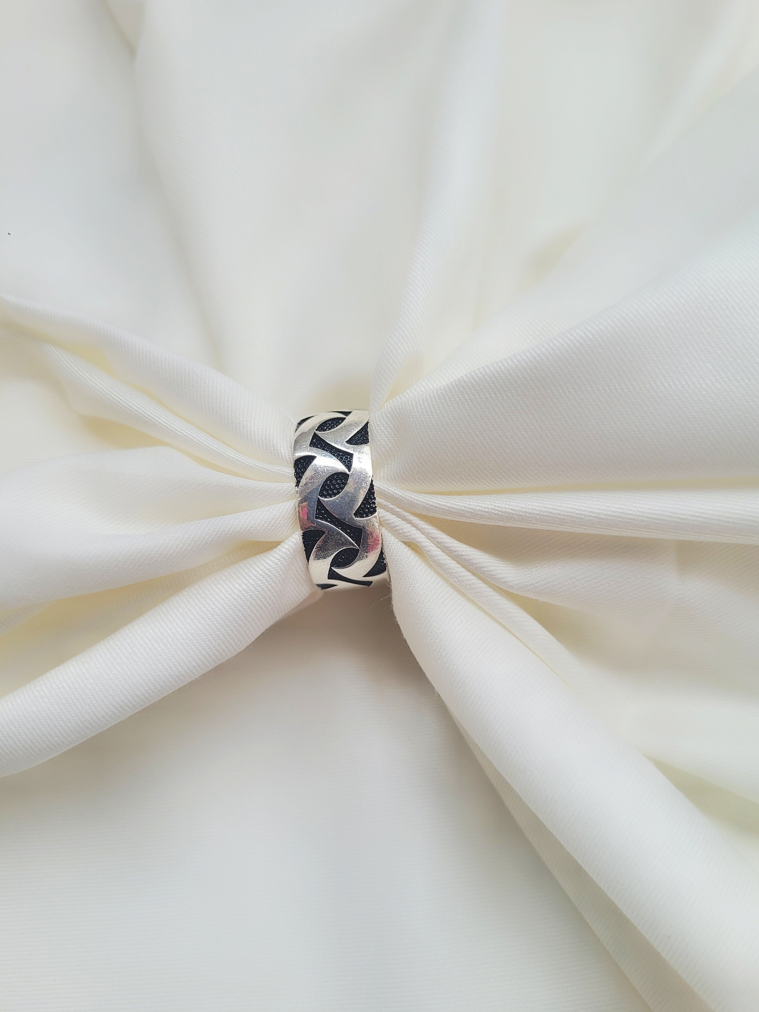 Shadow Wave Band 92.5 Silver Handcrafted Men’s Ring