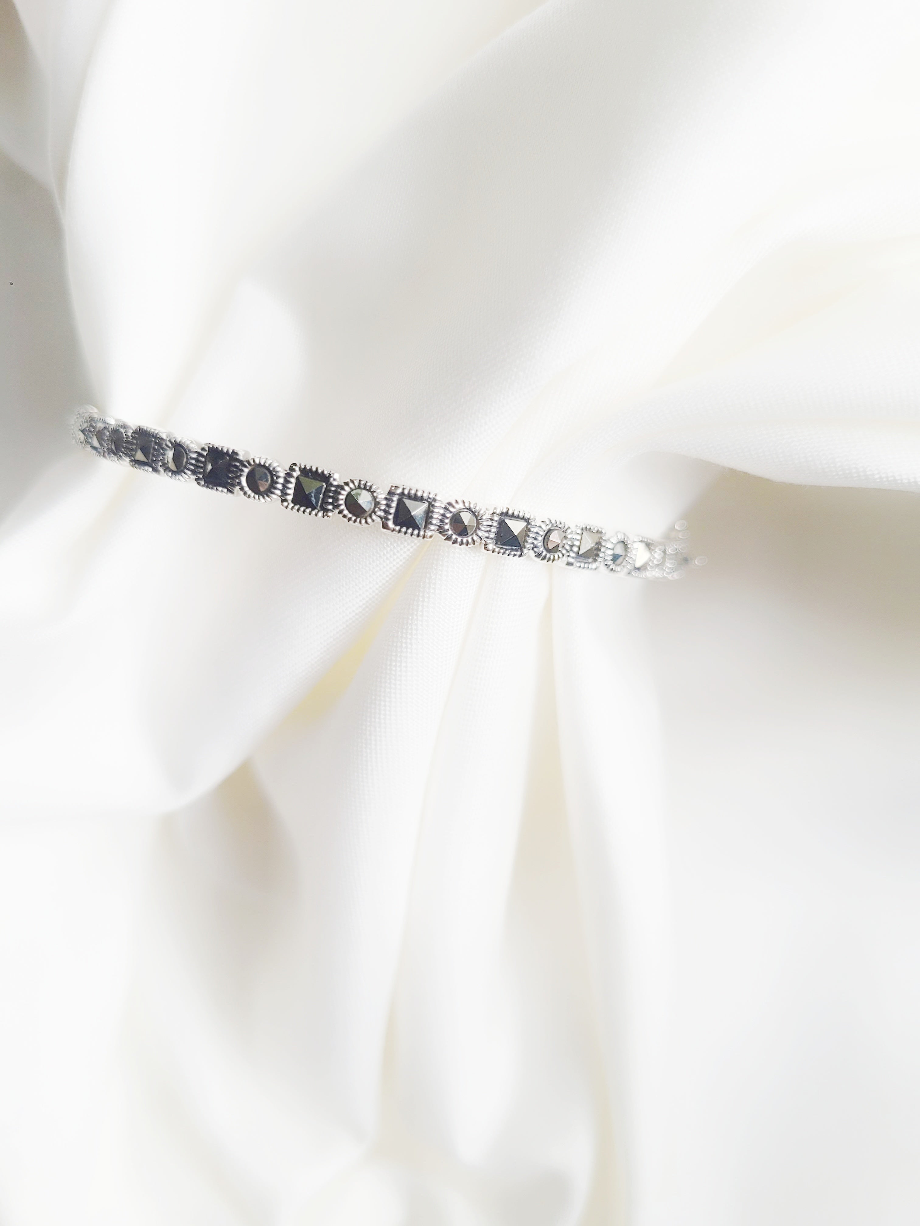 Marcasite Vintage Openable Bracelet 92.5 Silver