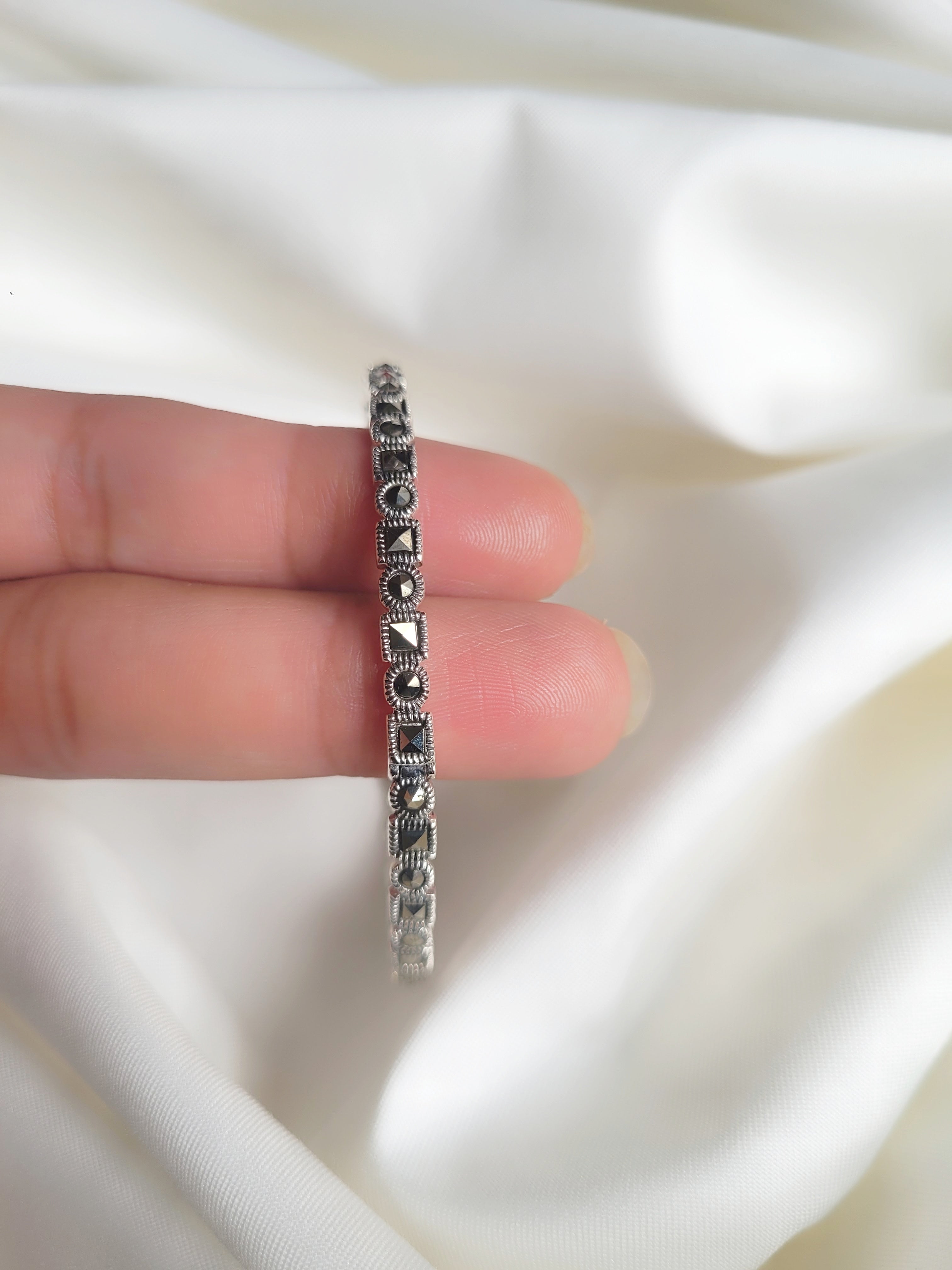 Marcasite Vintage Openable Bracelet 92.5 Silver