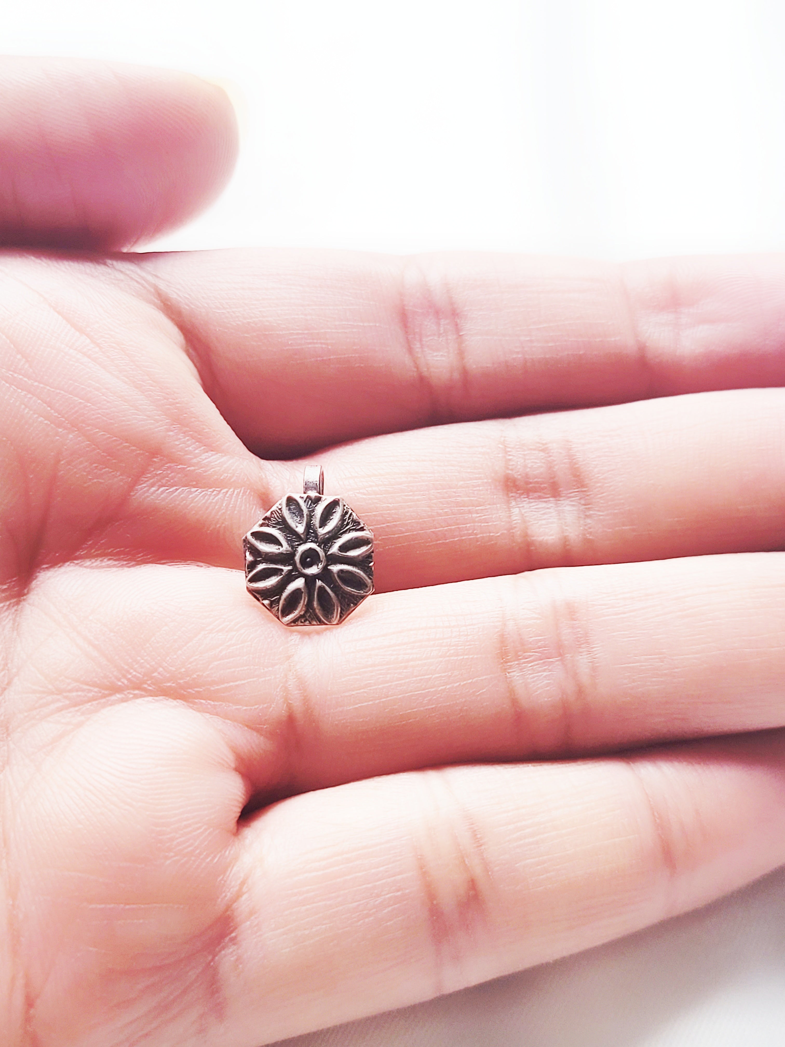 Padma Mandala Oxidised - Clip On 92.5 Silver Nosepin