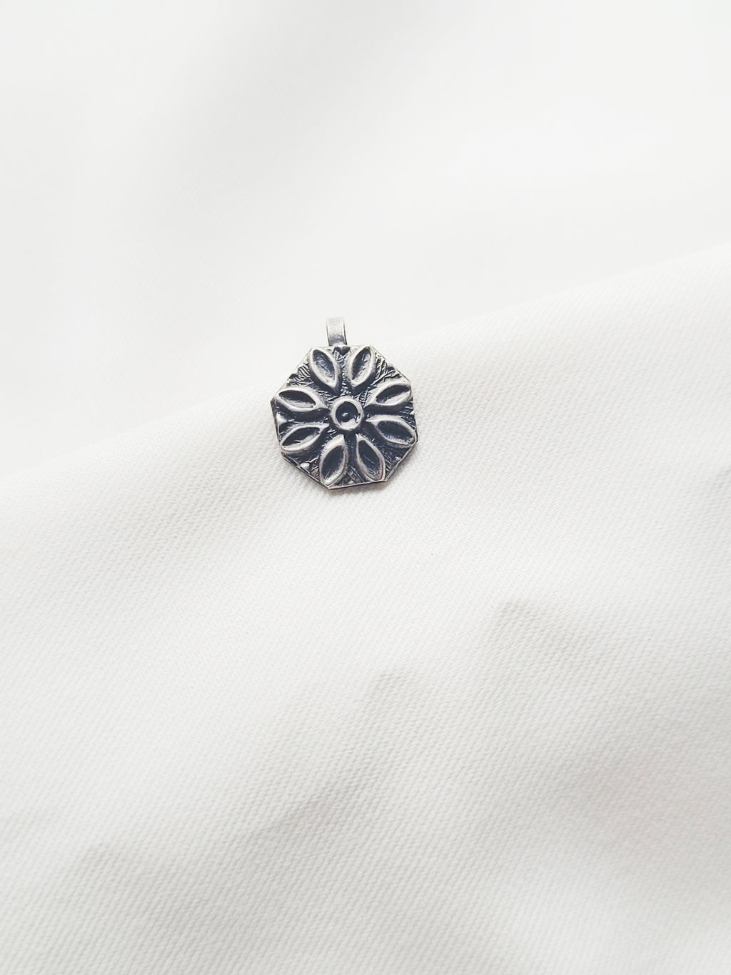 Padma Mandala Oxidised - Clip On 92.5 Silver Nosepin