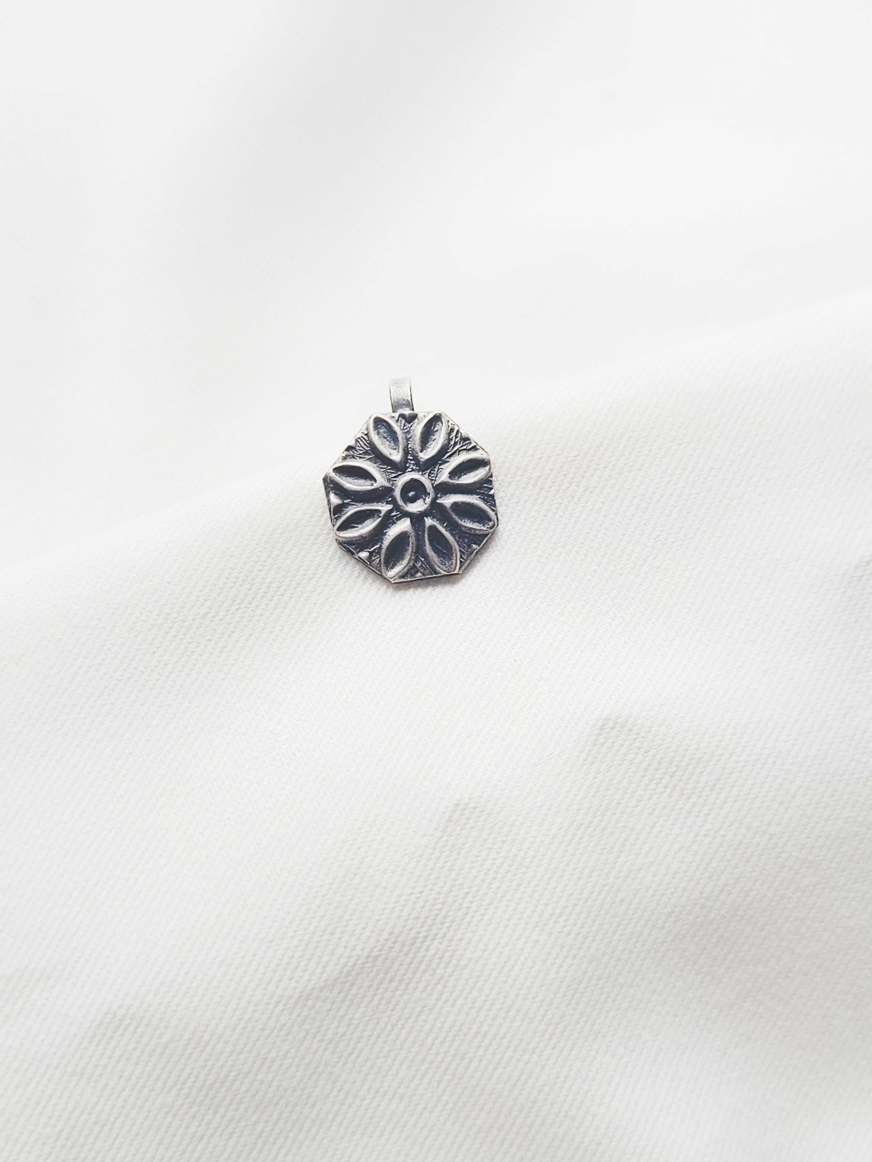 Padma Mandala Oxidised - Clip On 92.5 Silver Nosepin