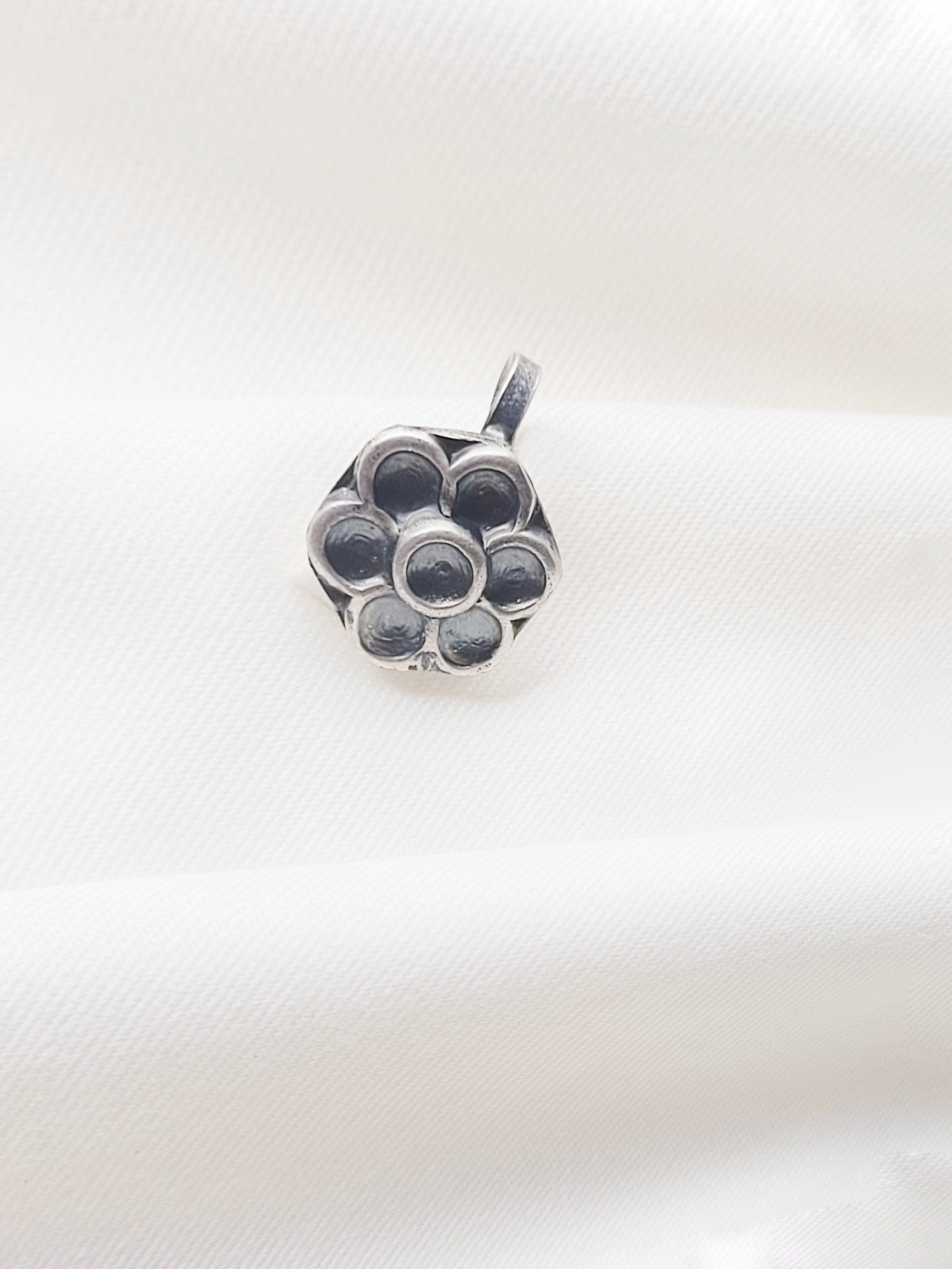 Prabha Mandal Oxidised - Clip On 92.5 Silver Nosepin