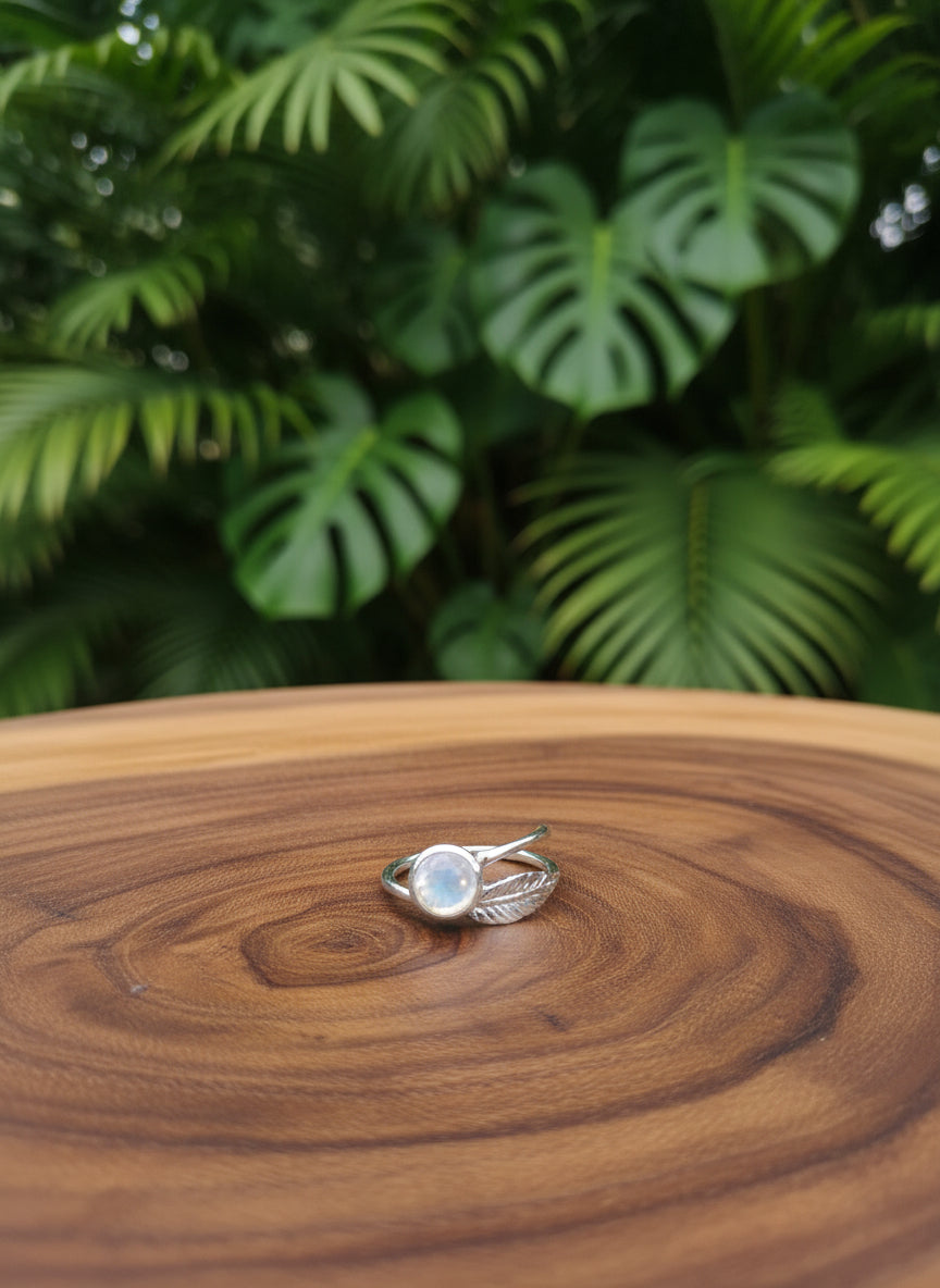 Ardhashakti Moonstone Leafy 92.5 Silver Ring