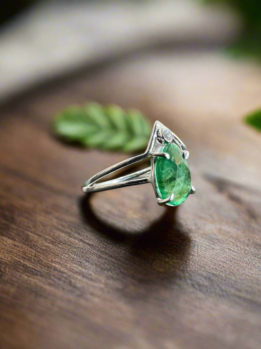 92.5 Silver Emerald Dual Ring