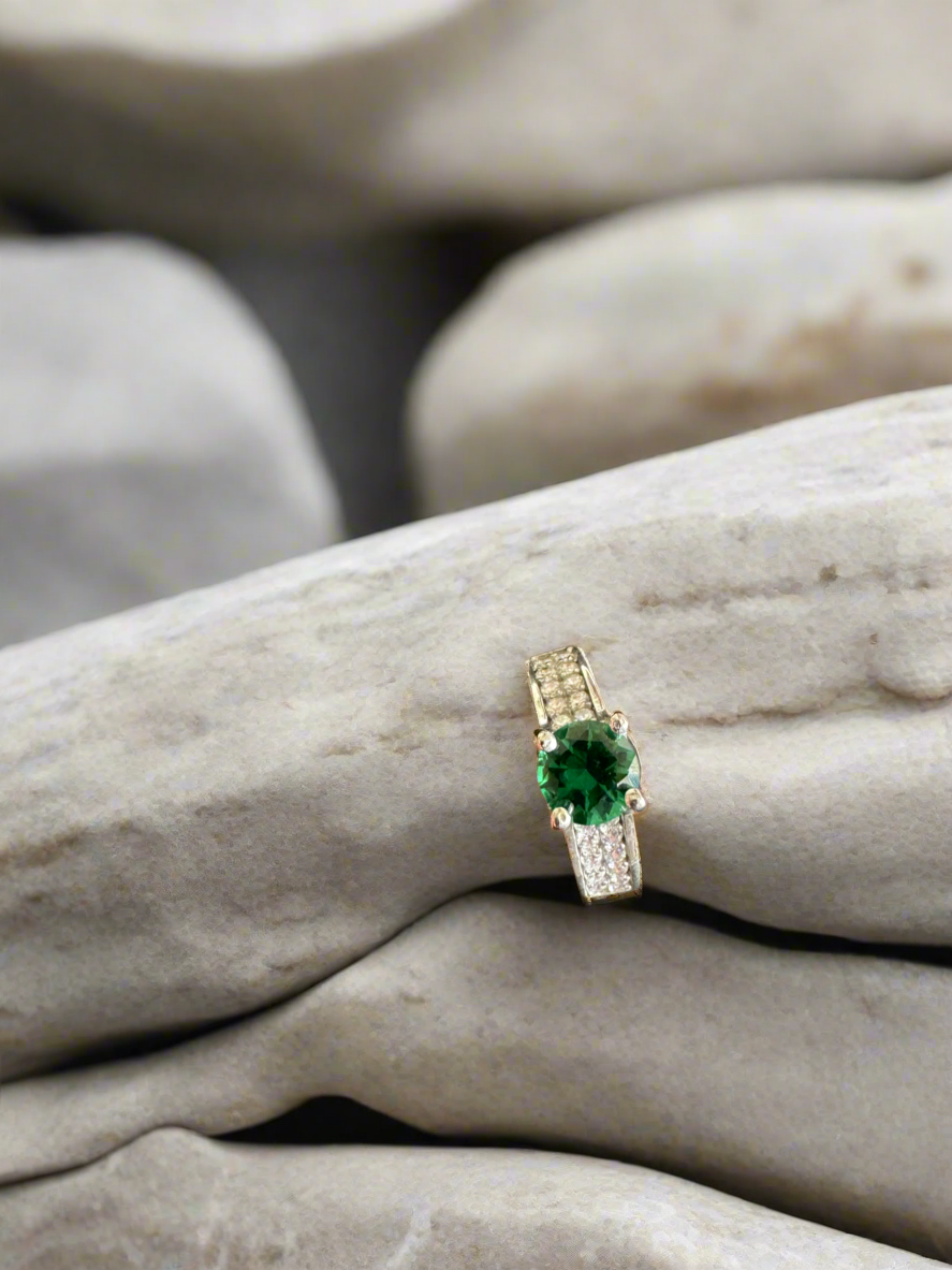 92.5 Silver Ring With Green Round Stone (Adjustable Size)
