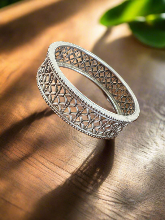 Matte Finish Silver Geometric Petal Kada
