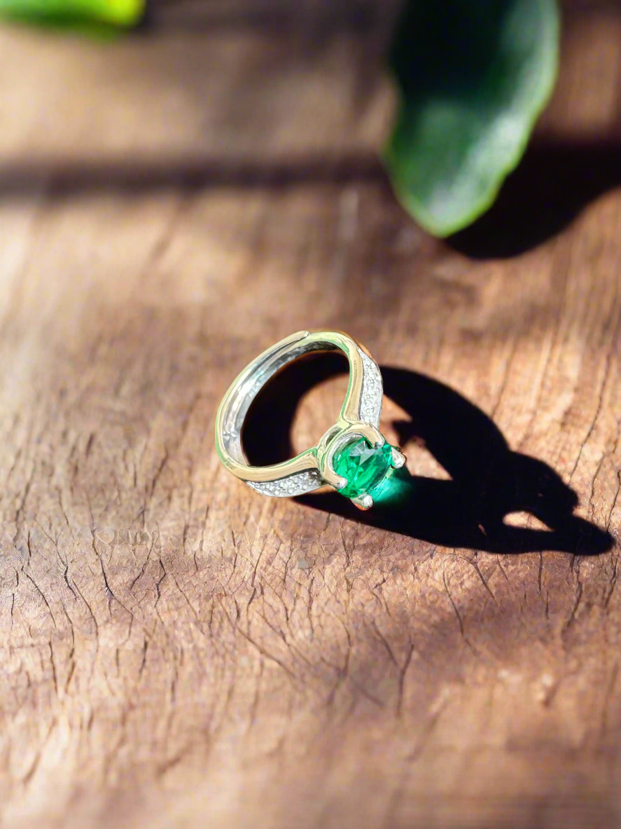 92.5 Silver Ring With Green Round Stone (Adjustable Size)