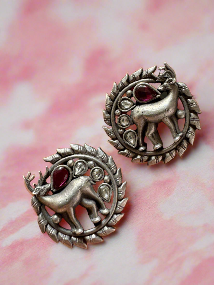 Antique Silver Deer Round Earrings