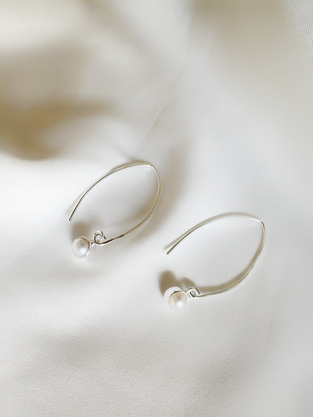 Minimalastic Pearl Arc Drop 92.5 Silver Earrings