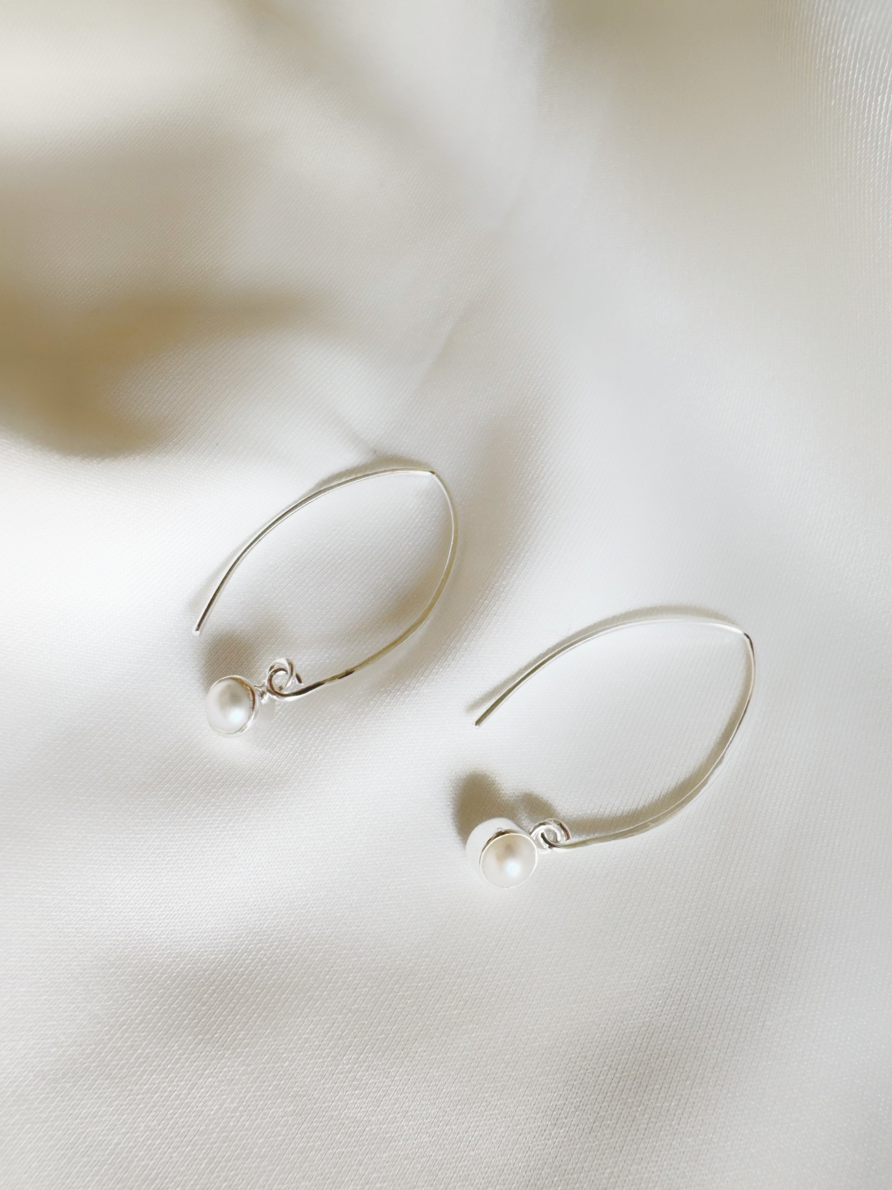 Minimalastic Pearl Arc Drop 92.5 Silver Earrings