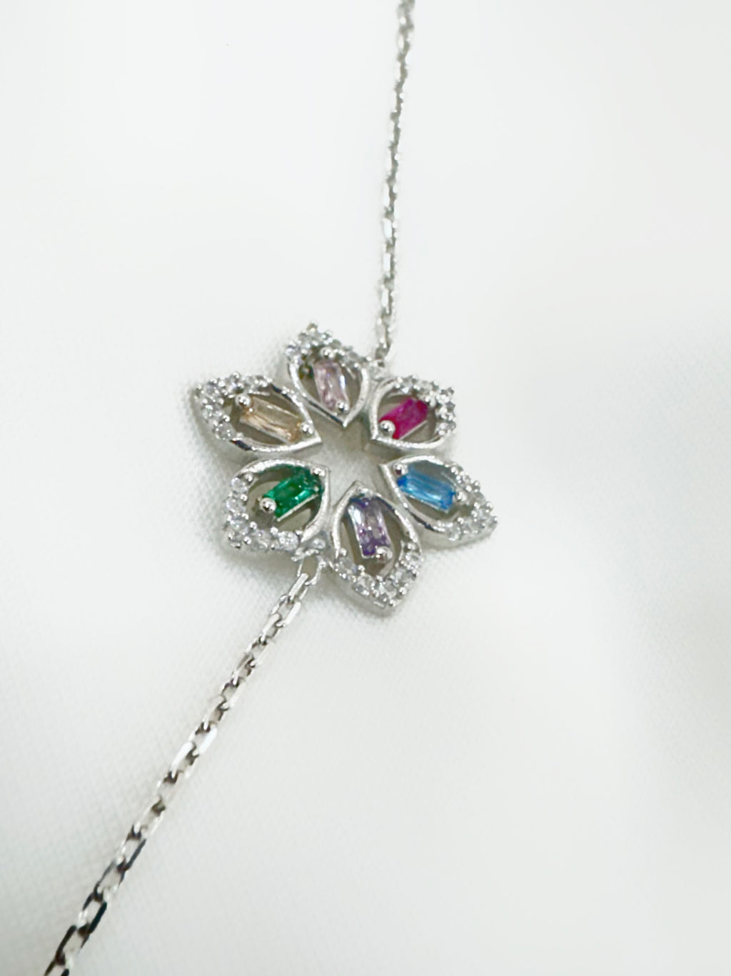 Eira Navya – Minimalistic 925 Silver Multicolor Petal Bracelet