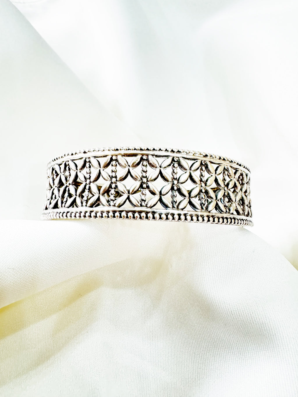 Matte Finish Silver Geometric Petal Kada