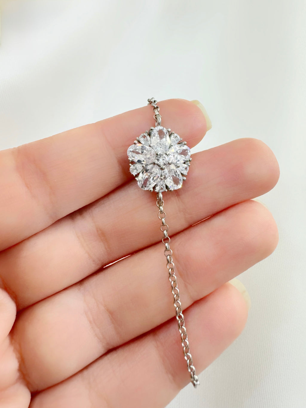 Eira Kiran – Minimalistic 92.5 Silver Radiant Bloom Bracelet