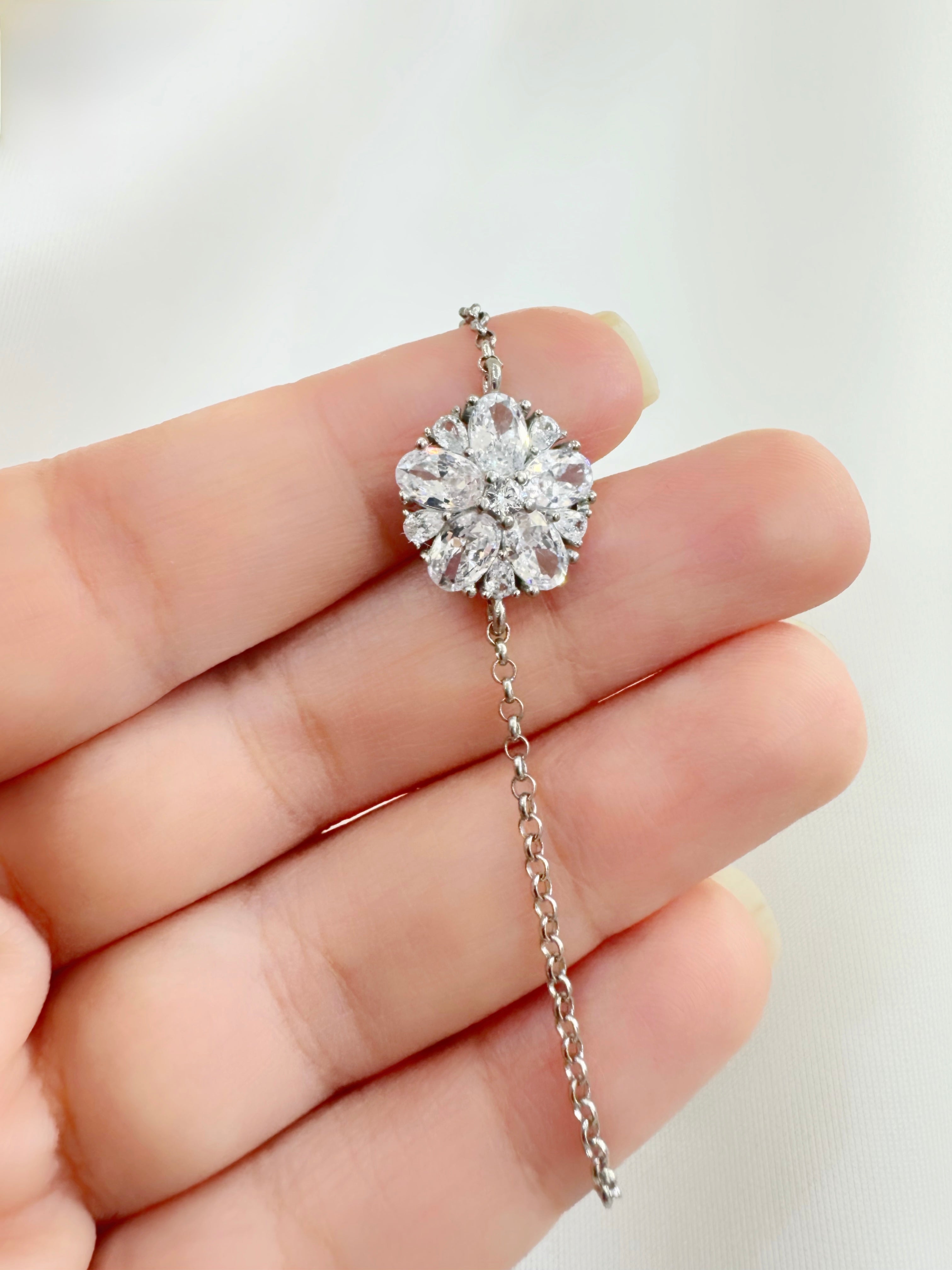 Eira Kiran – Minimalistic 92.5 Silver Radiant Bloom Bracelet