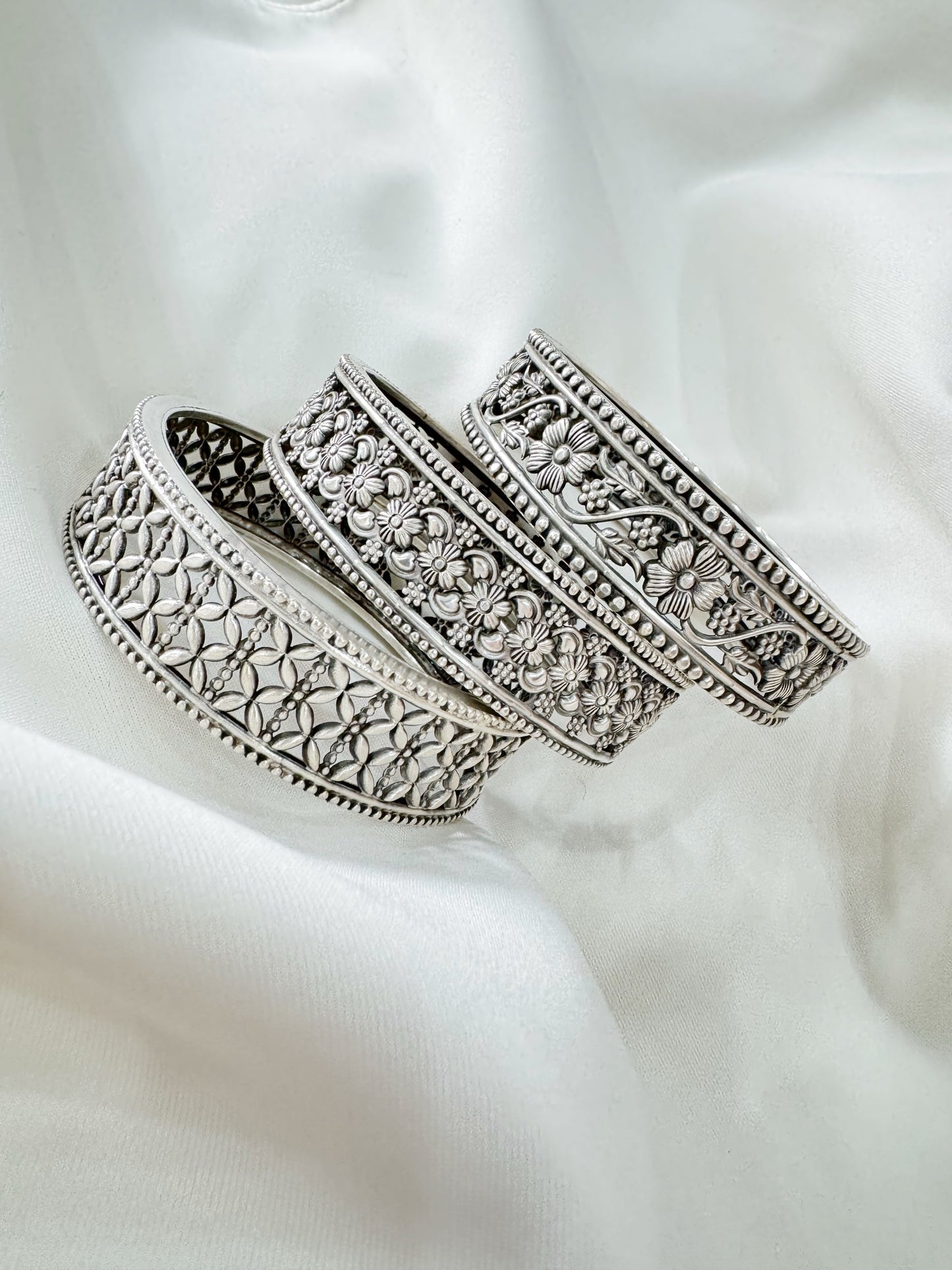 Matte Finish Silver Bold Blossom Kada