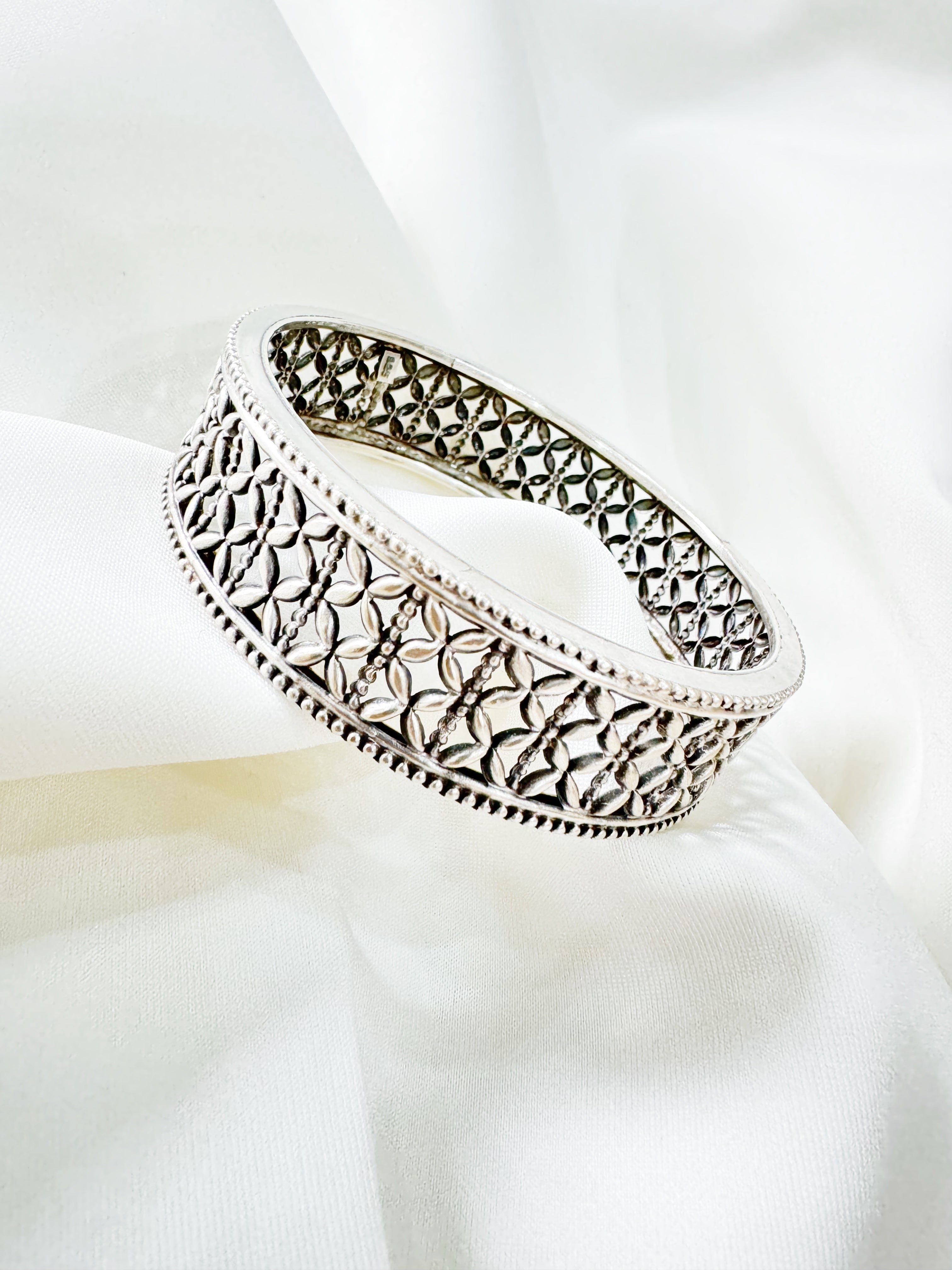 Matte Finish Silver Geometric Petal Kada
