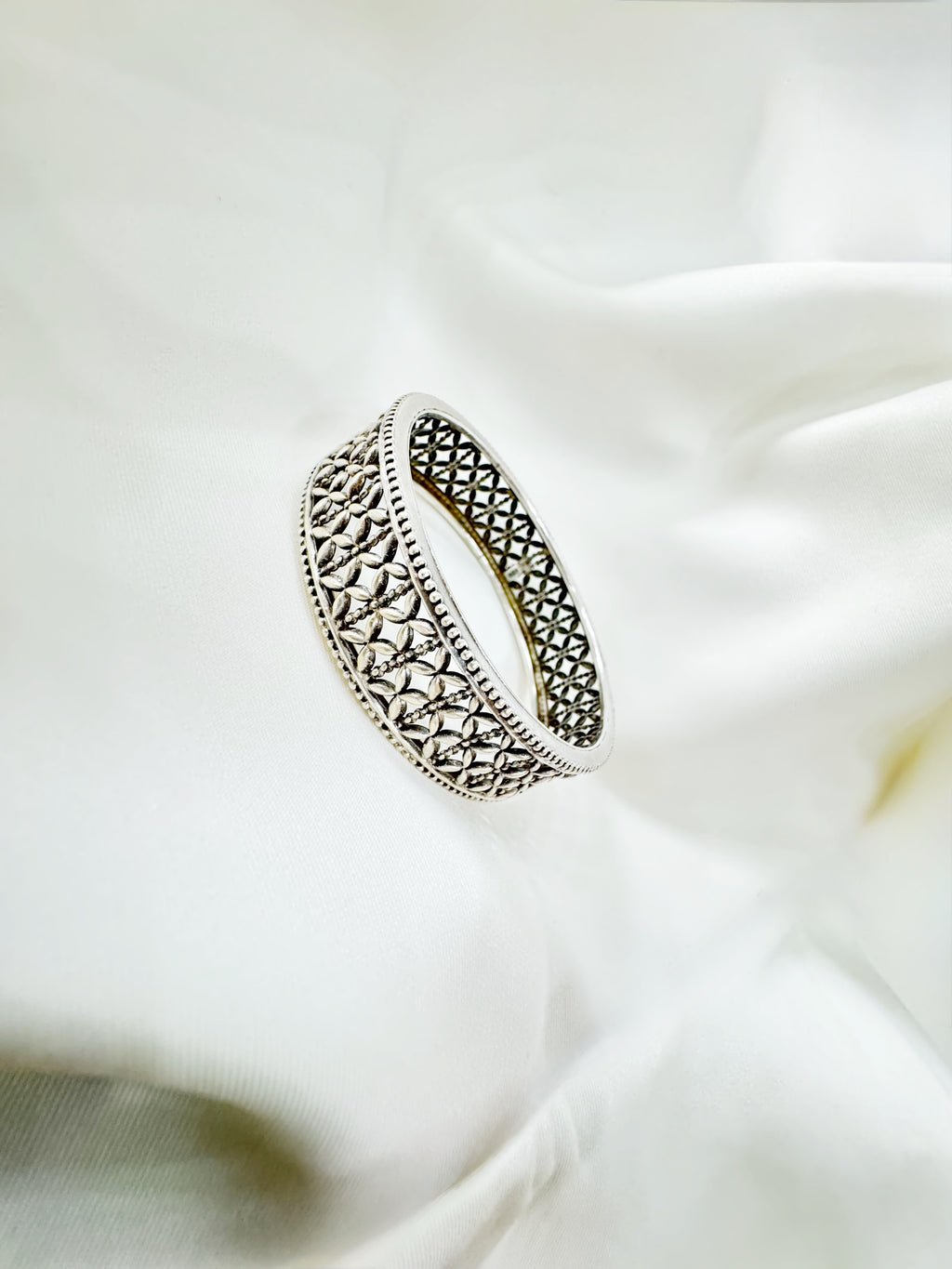 Matte Finish Silver Geometric Petal Kada