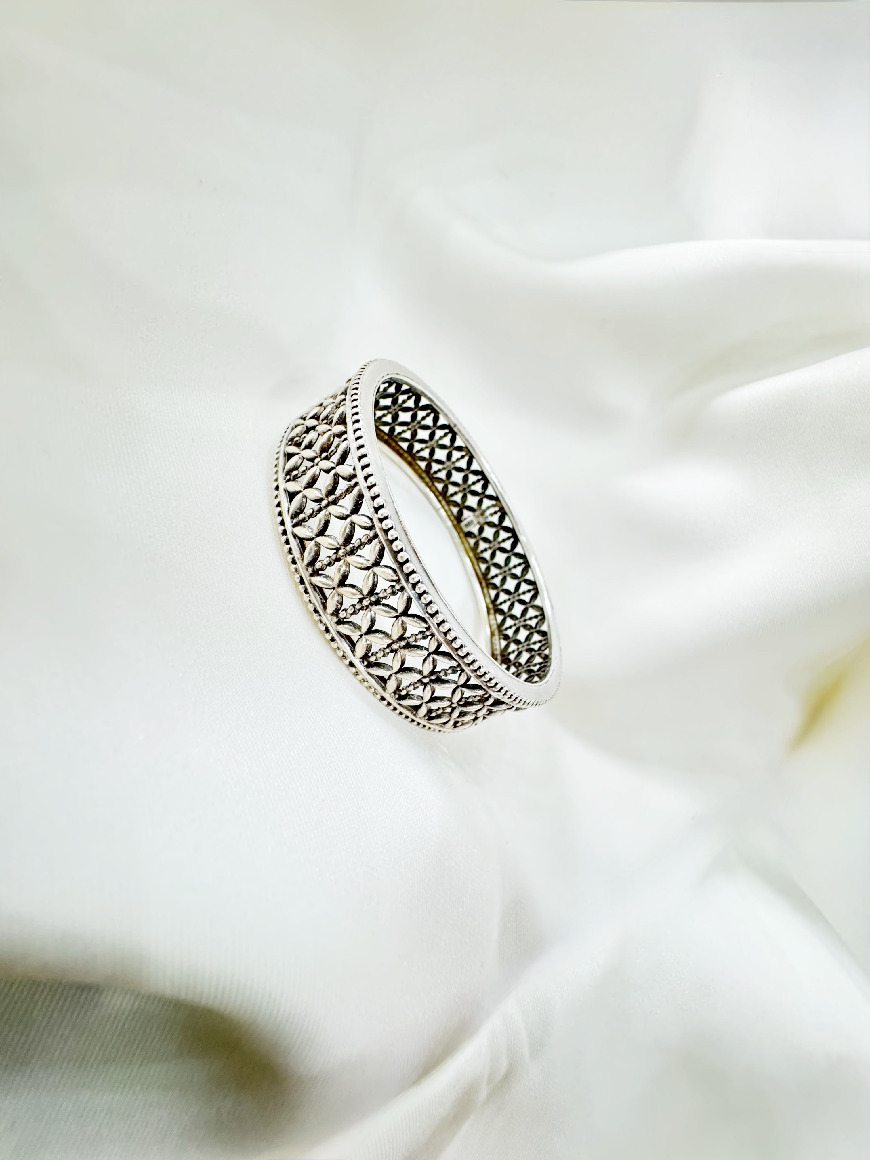 Matte Finish Silver Geometric Petal Kada