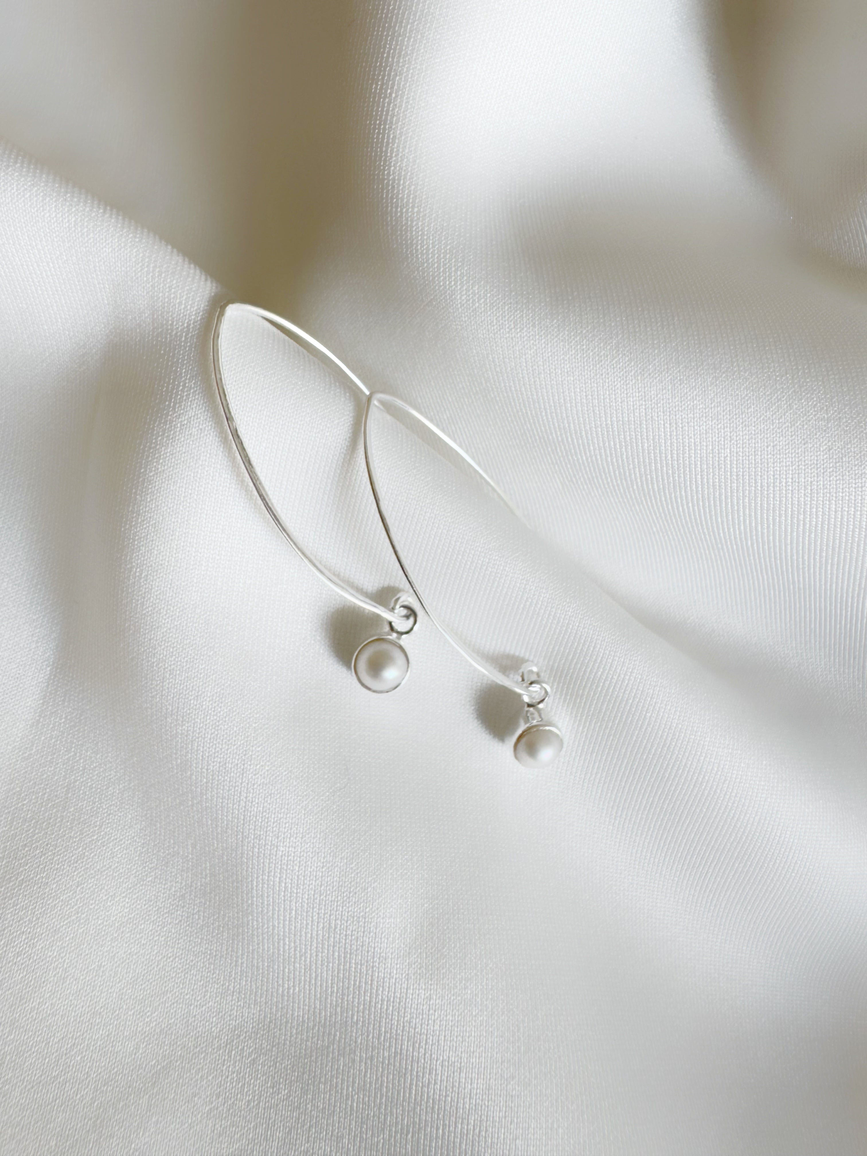 Minimalastic Pearl Arc Drop 92.5 Silver Earrings