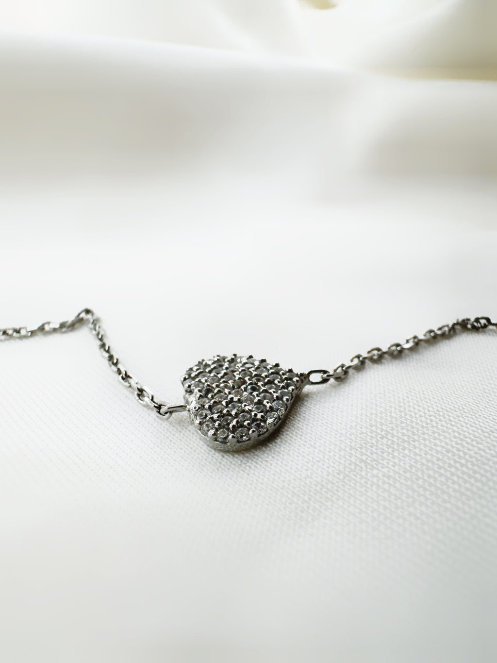 Eira Dilbar – Minimalistic 92.5 Silver Heart Bracelet