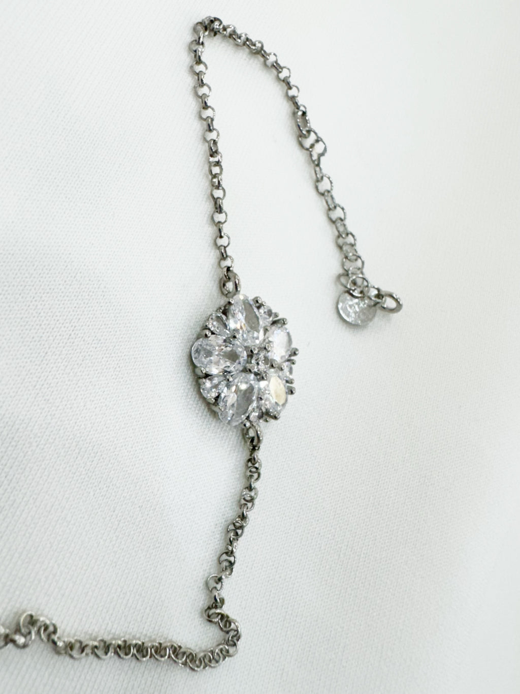 Eira Kiran – Minimalistic 92.5 Silver Radiant Bloom Bracelet