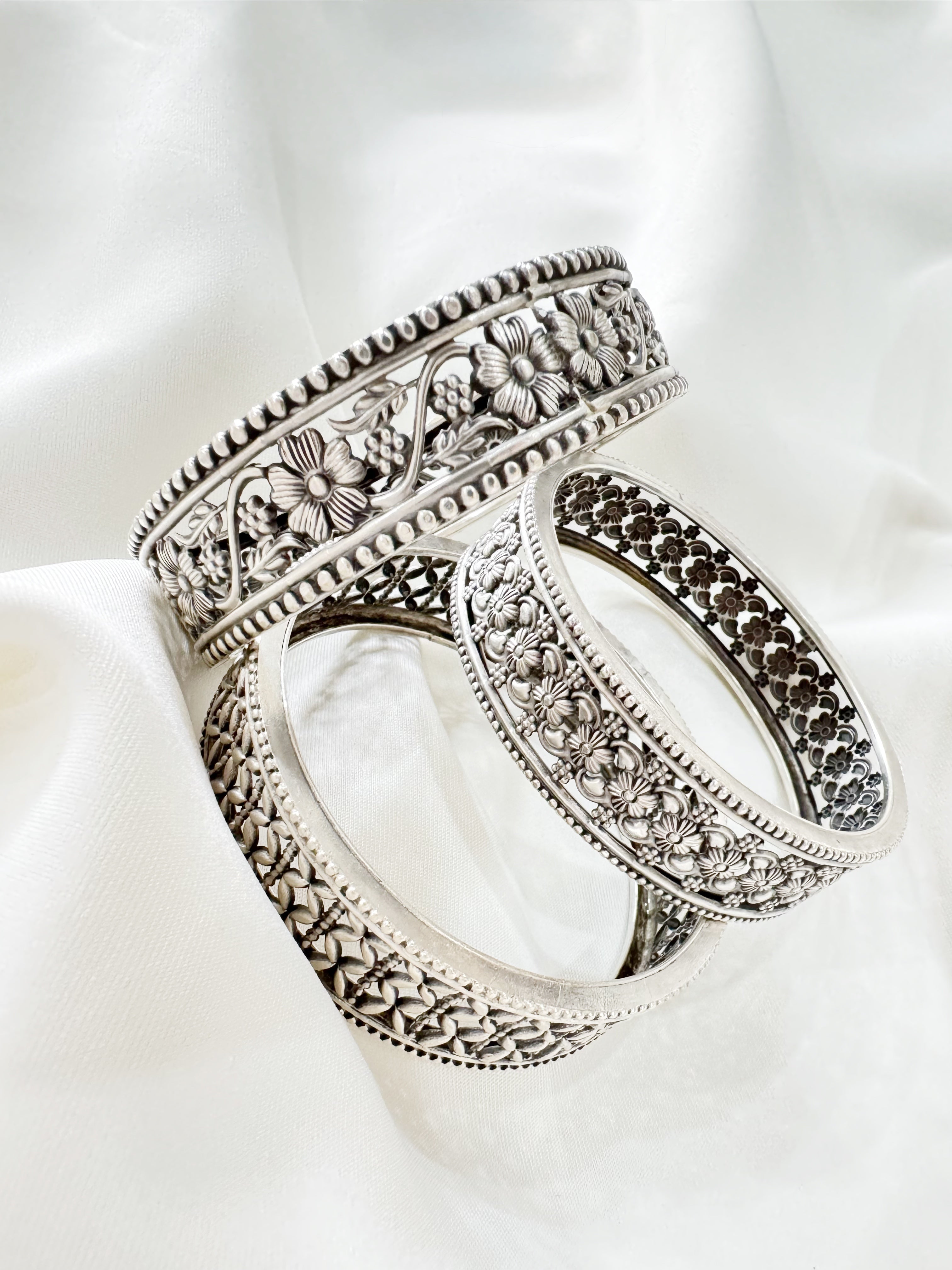 Matte Finish Silver Geometric Petal Kada