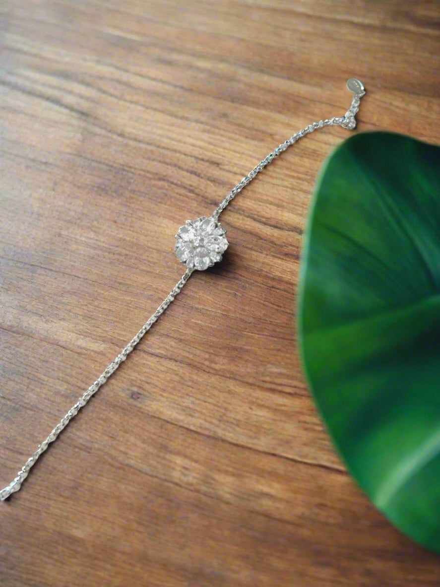 Eira Kiran – Minimalistic 92.5 Silver Radiant Bloom Bracelet