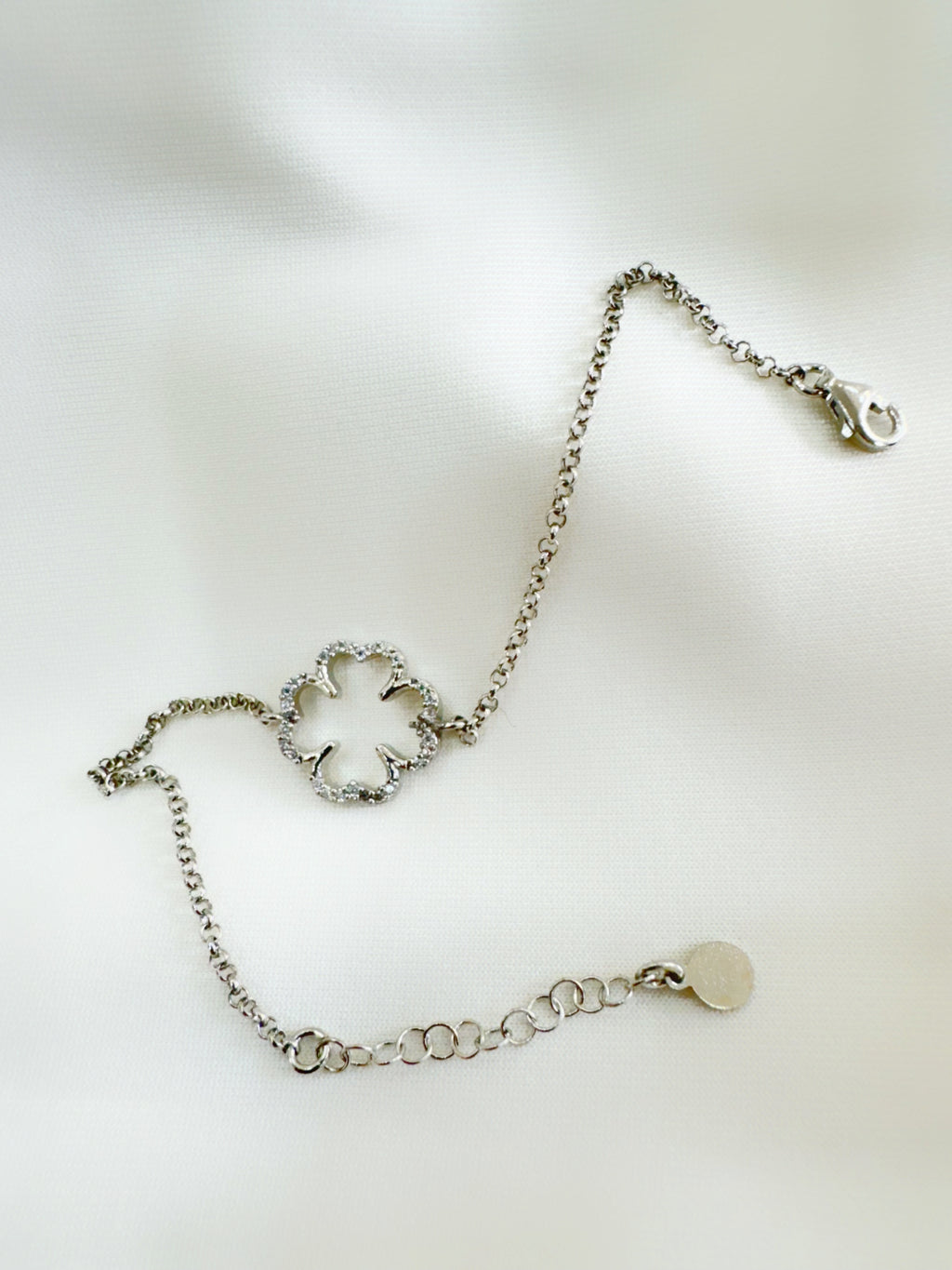 Eira Kamal – Minimalistic 92.5 Silver Open Lotus Bracelet