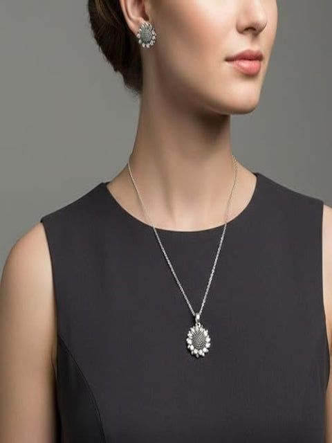 The Sunshine Sunflower 925 Silver Studs & Pendant Set