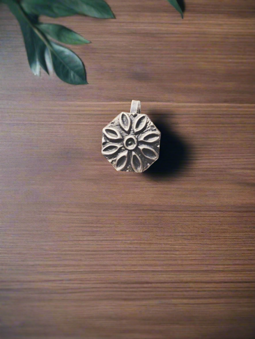 Padma Mandala Oxidised - Clip On 92.5 Silver Nosepin