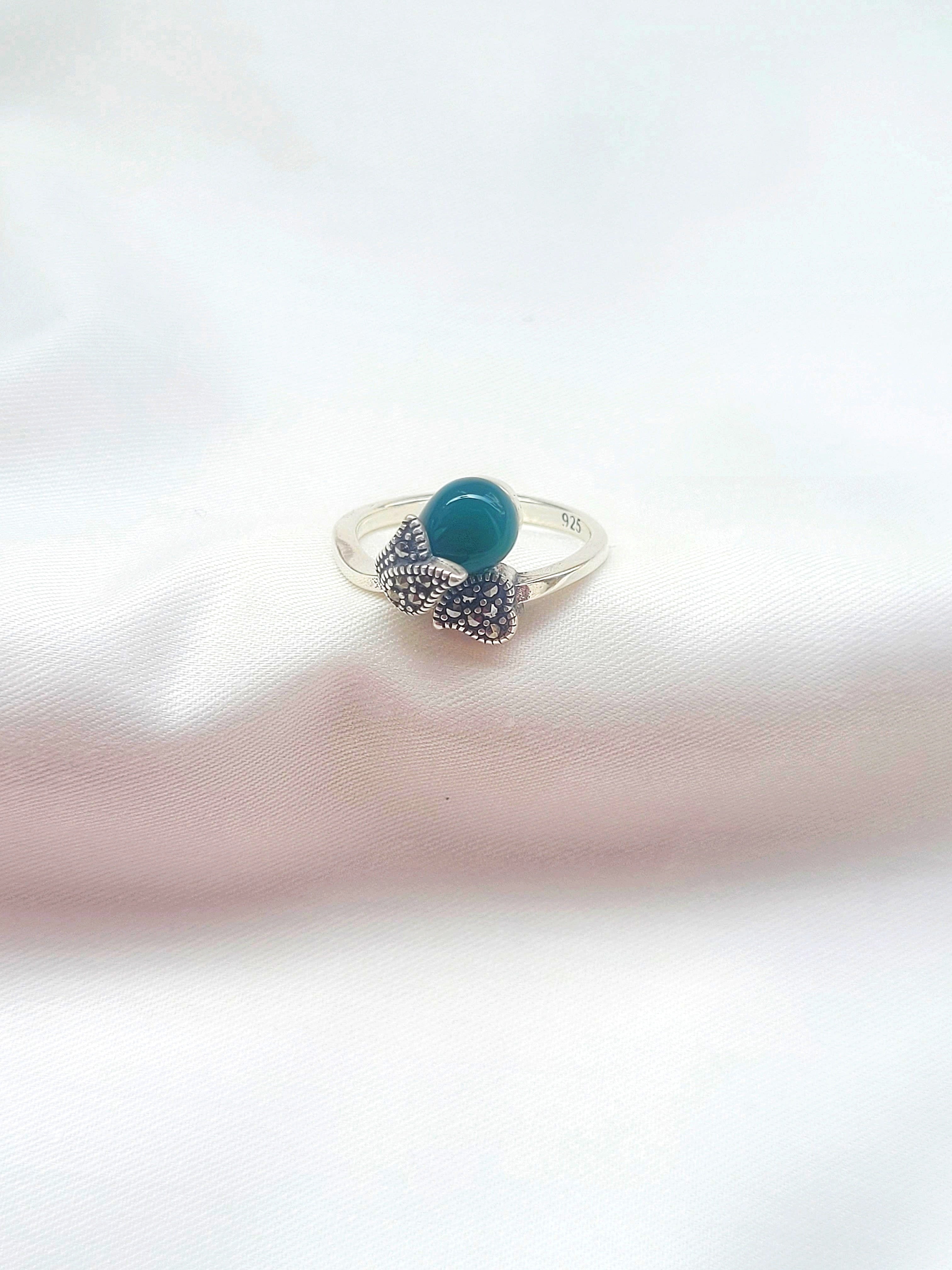 Marcasite Leaf Embrace Round 92.5 Silver Ring