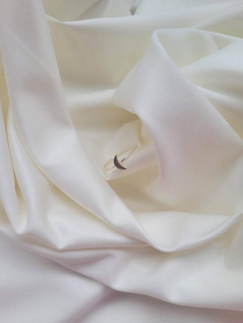 Moon Phase Band 92.5 Silver Minimalistic Ring