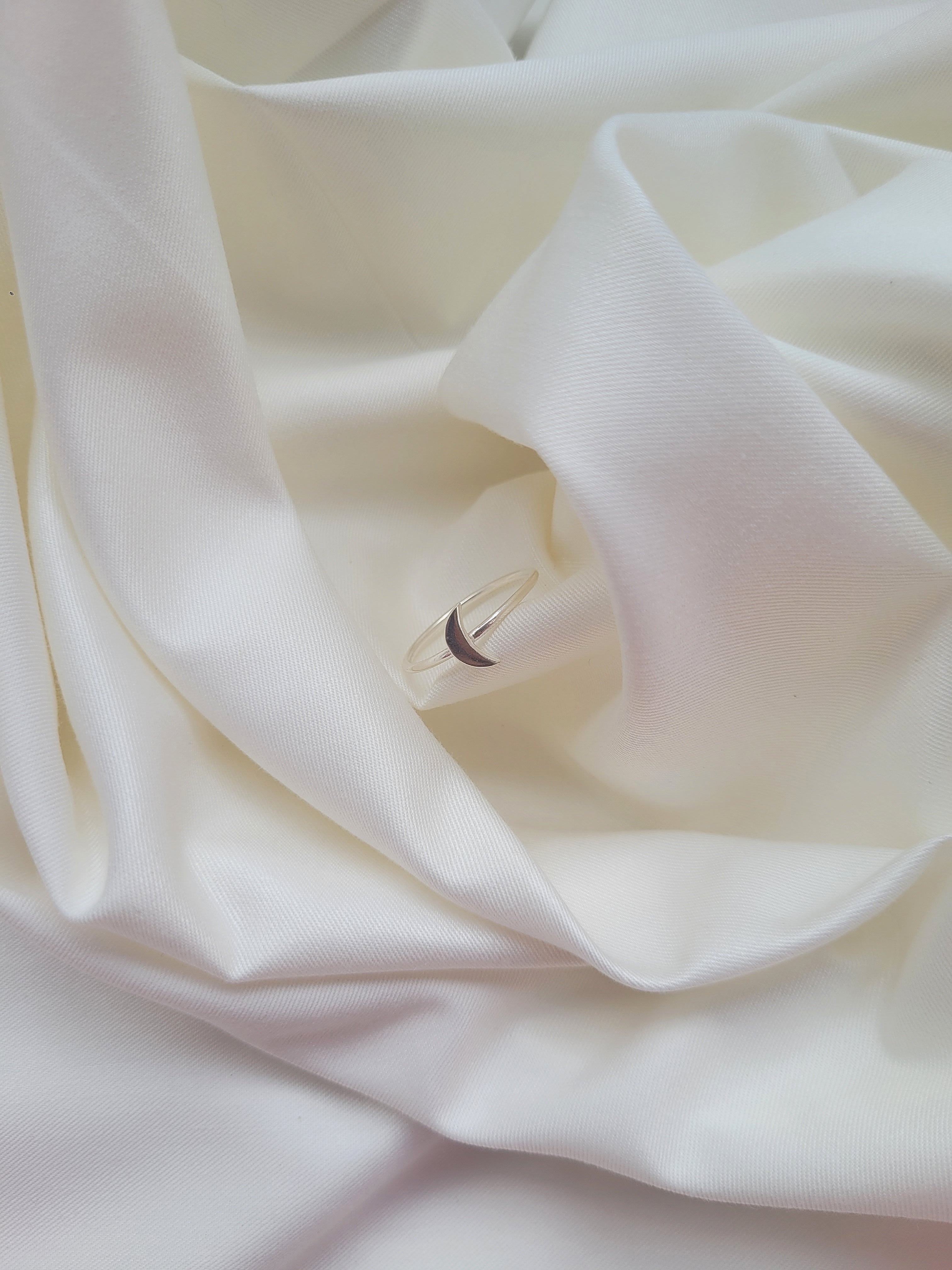 Moon Phase Band 92.5 Silver Minimalistic Ring