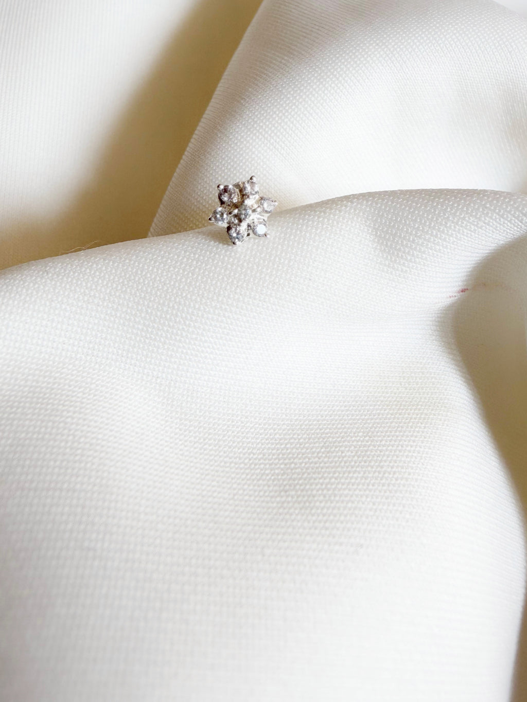 Floral Spark - 925 Silver Nosepin - Flat Back Screw
