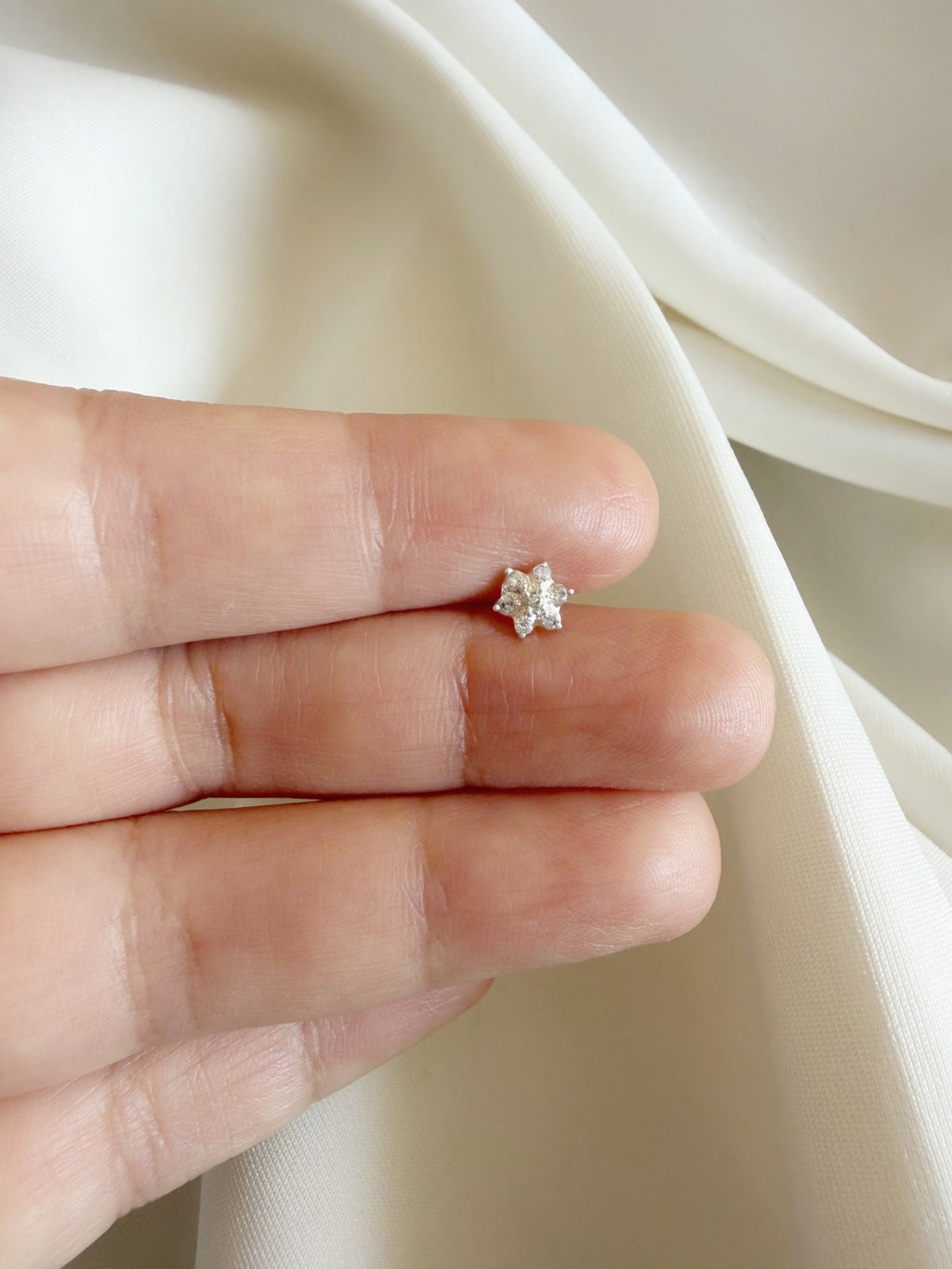 Floral Spark - 925 Silver Nosepin - Flat Back Screw