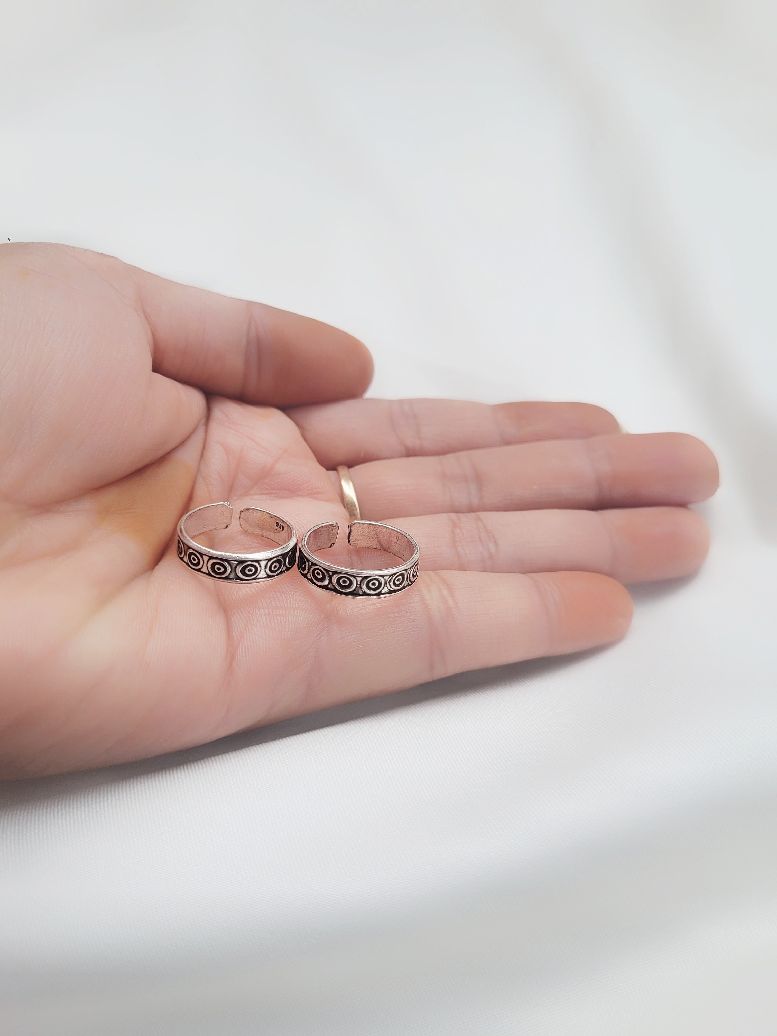 Royal Eye Toe Rings 92.5 Silver - Pair