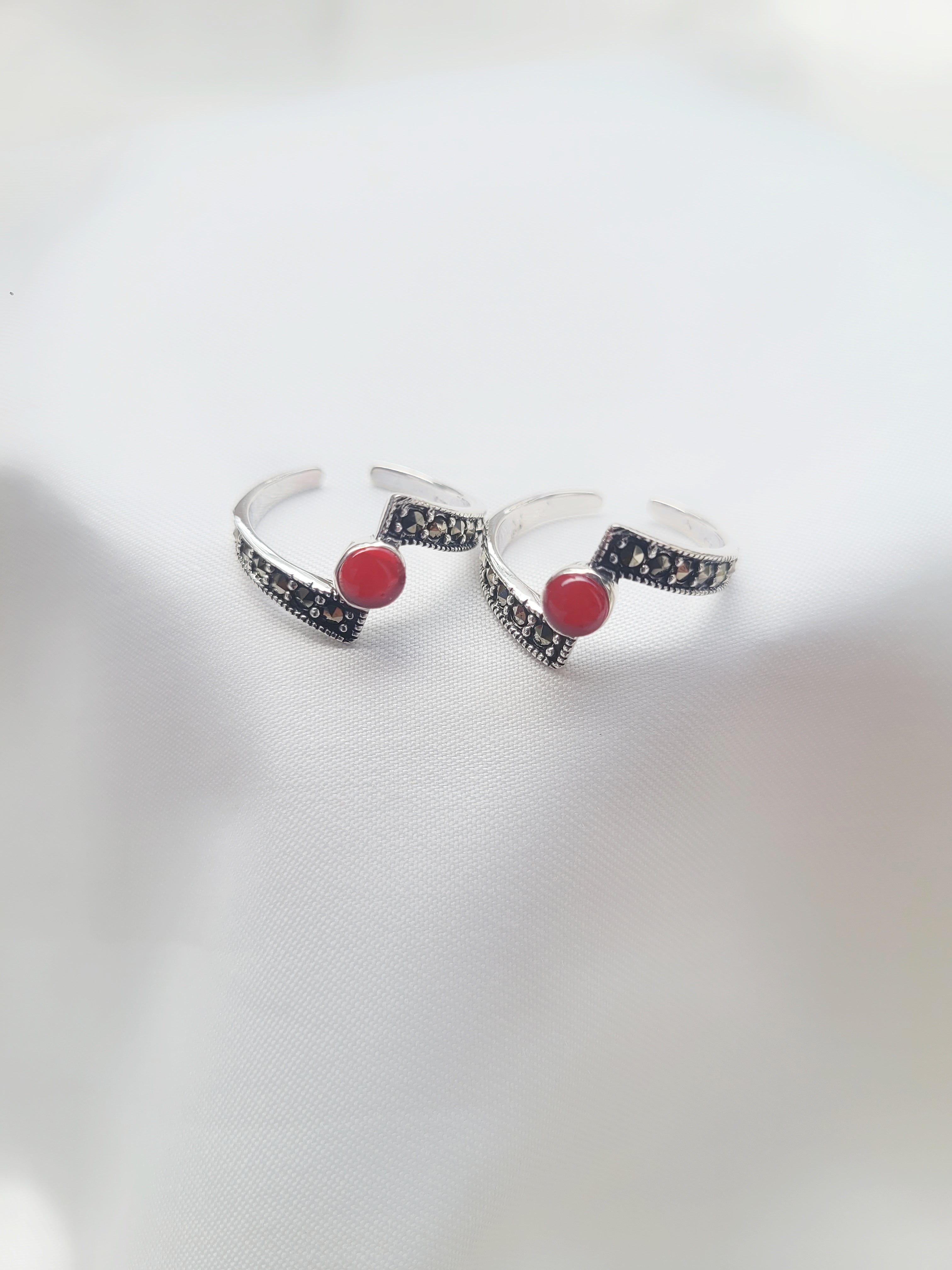 Marcasite Onyx Royal Wing Toe Rings 92.5 Silver - Pair