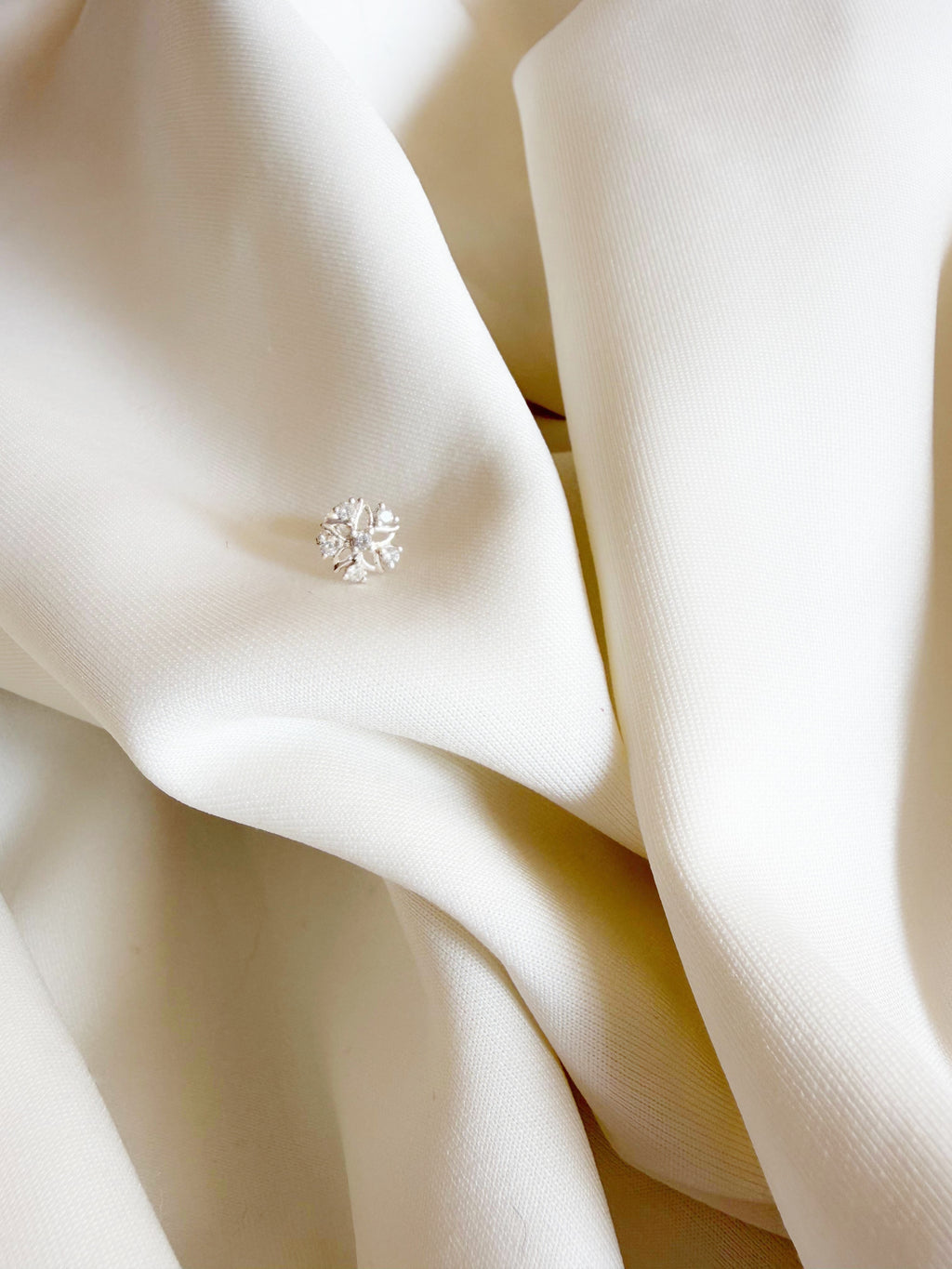 Snow Blossom - 925 Silver Nosepin - Flat Back Screw