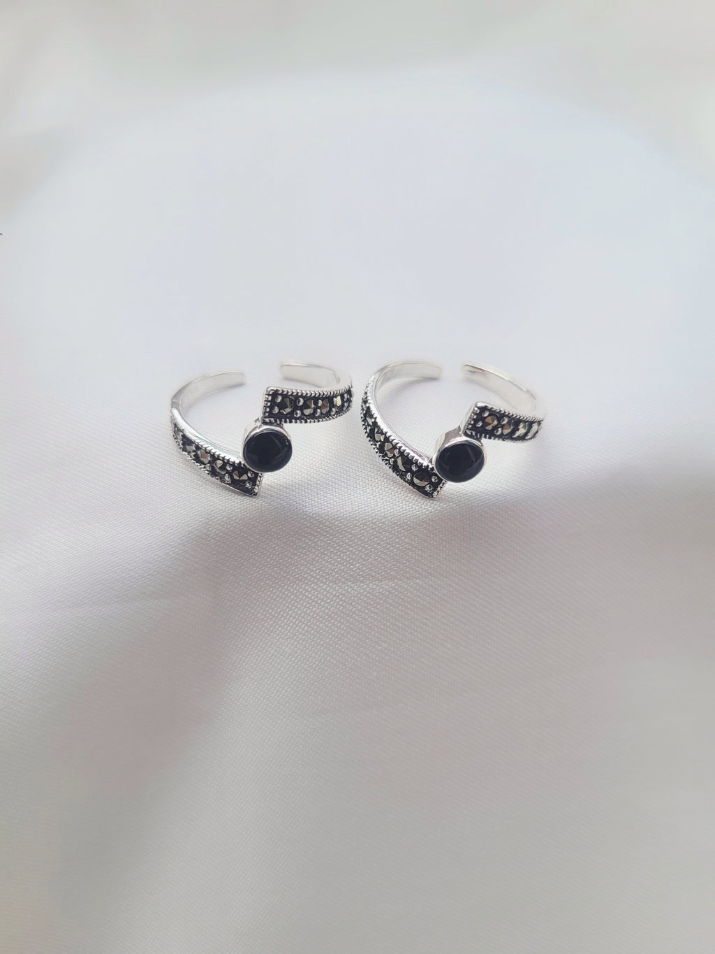 Marcasite Onyx Royal Wing Toe Rings 92.5 Silver - Pair